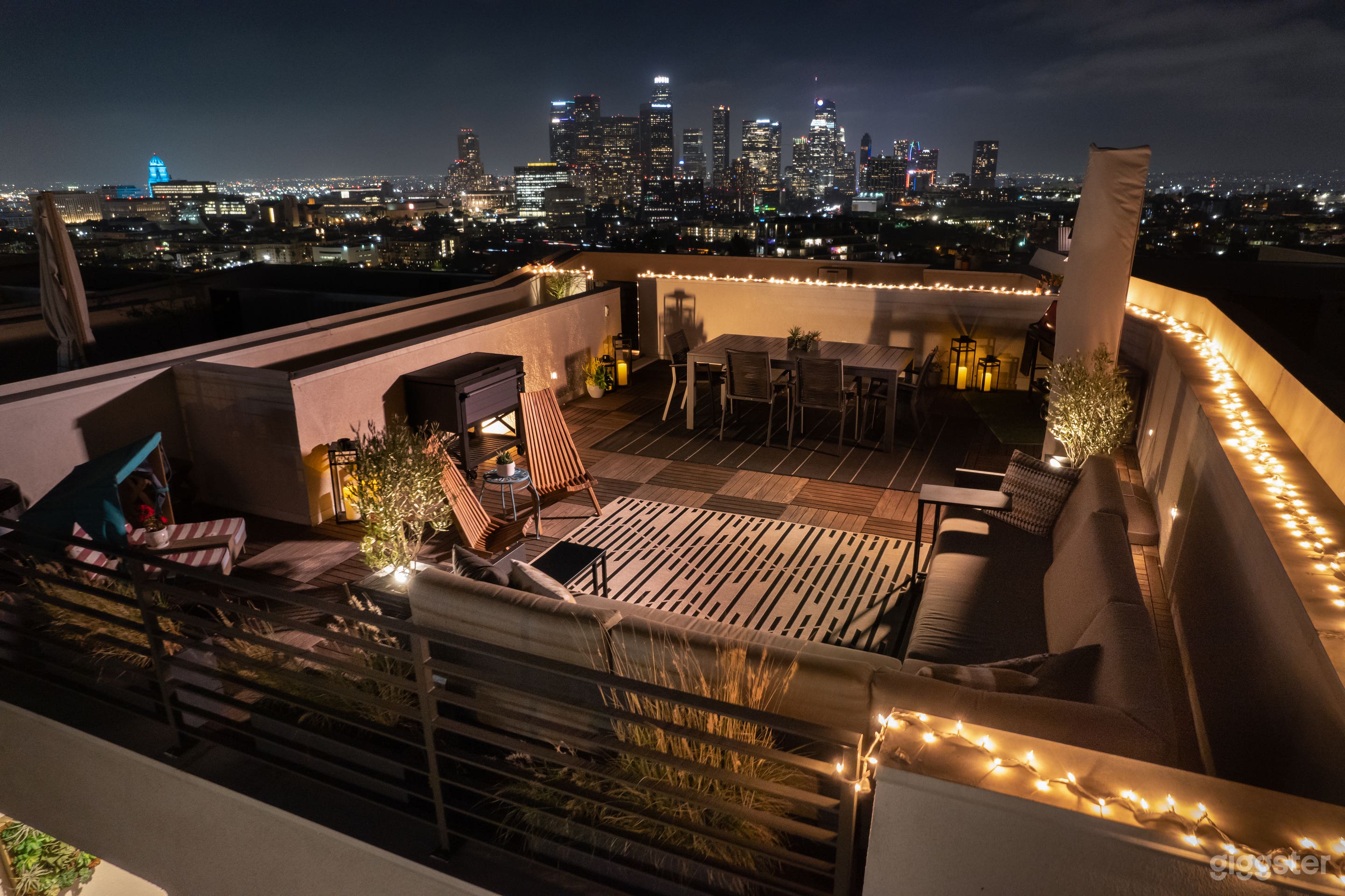 Downtown Skyline | Night 1

Enjoy unobstructed downtown skyline views from the north.