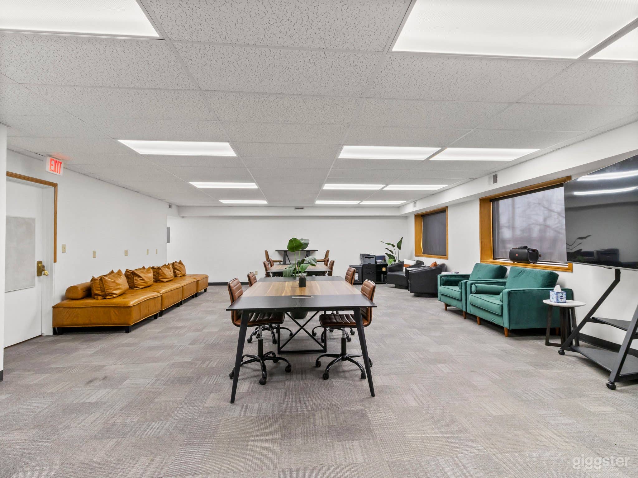 Zen Versatile Gathering Space Photo 4