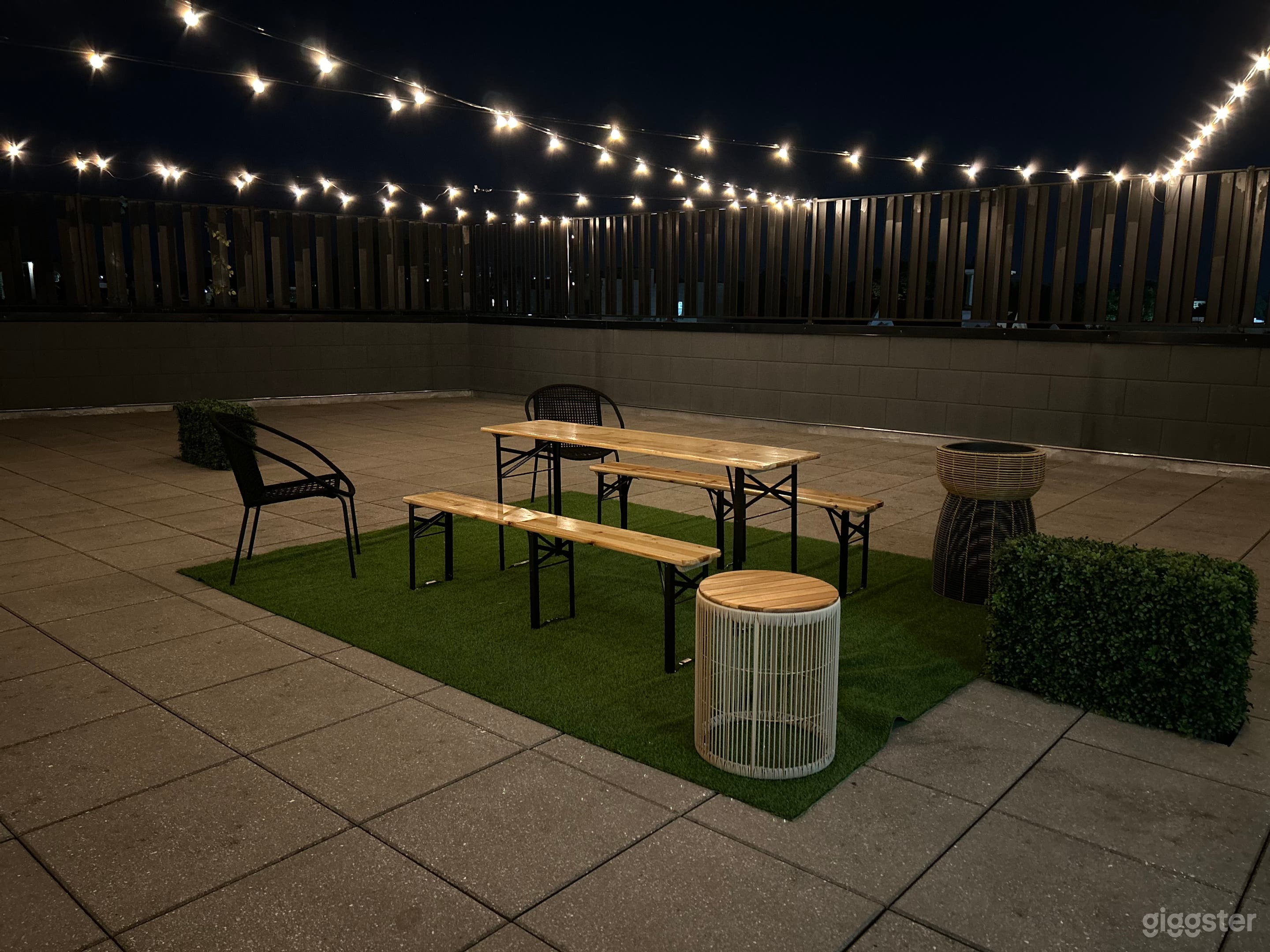 Cozy Rooftop Space and Active Event Studio Photo 1