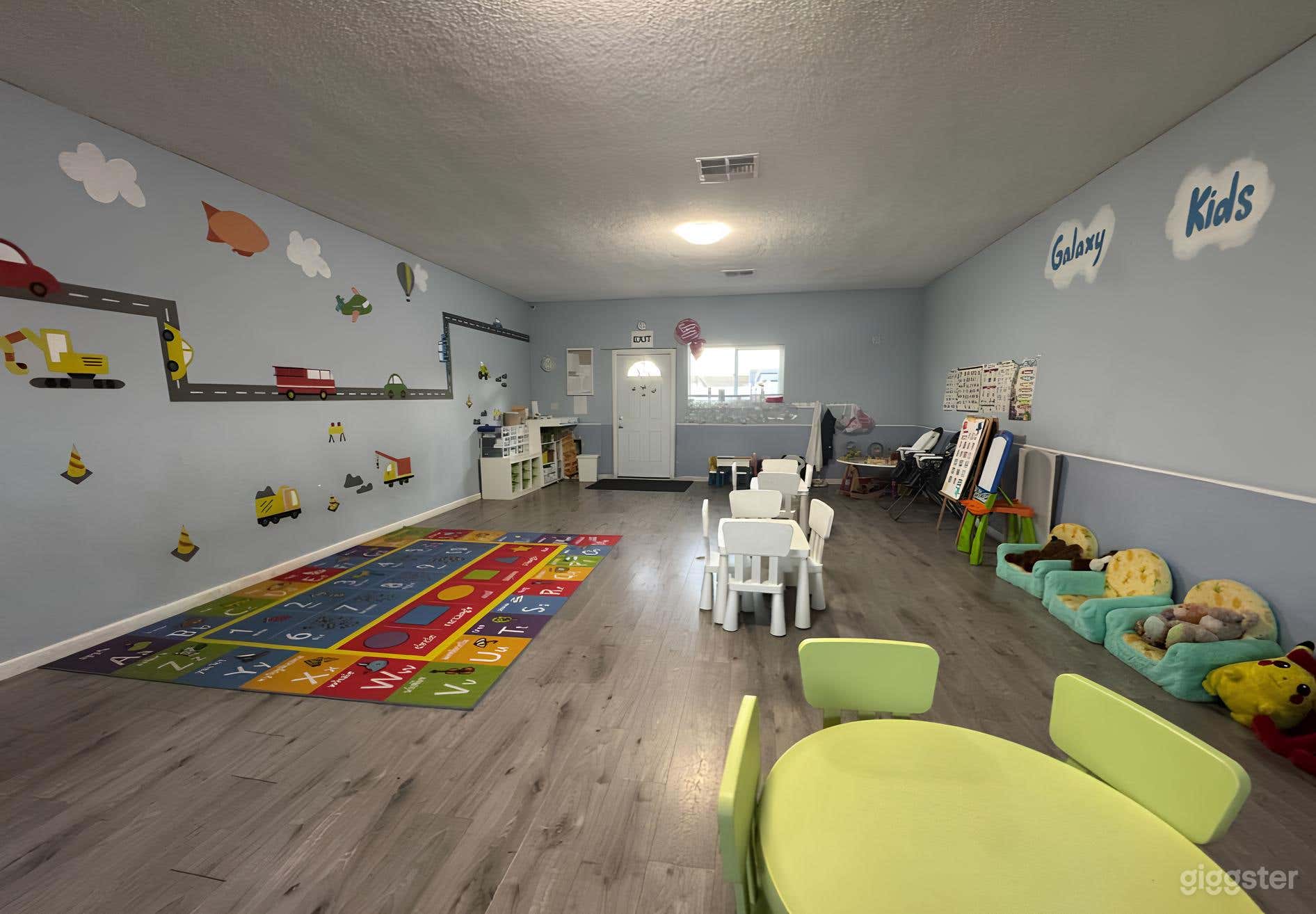 Welcoming and Vibrant Classroom Photo 4