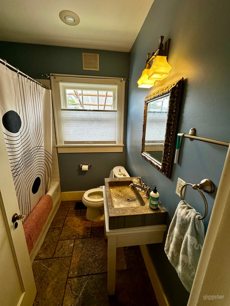  Main Floor Bathroom 