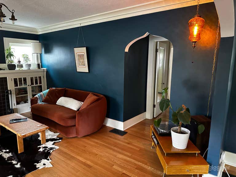  Living Room, Curved Archway Detail  