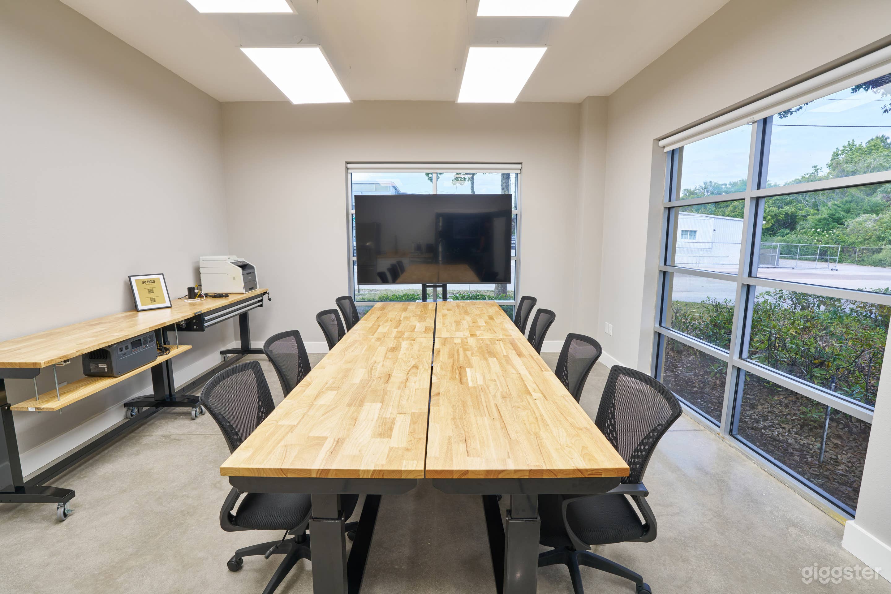 25x25 White Cyc Studio + Conference Room - Orlando Photo 4