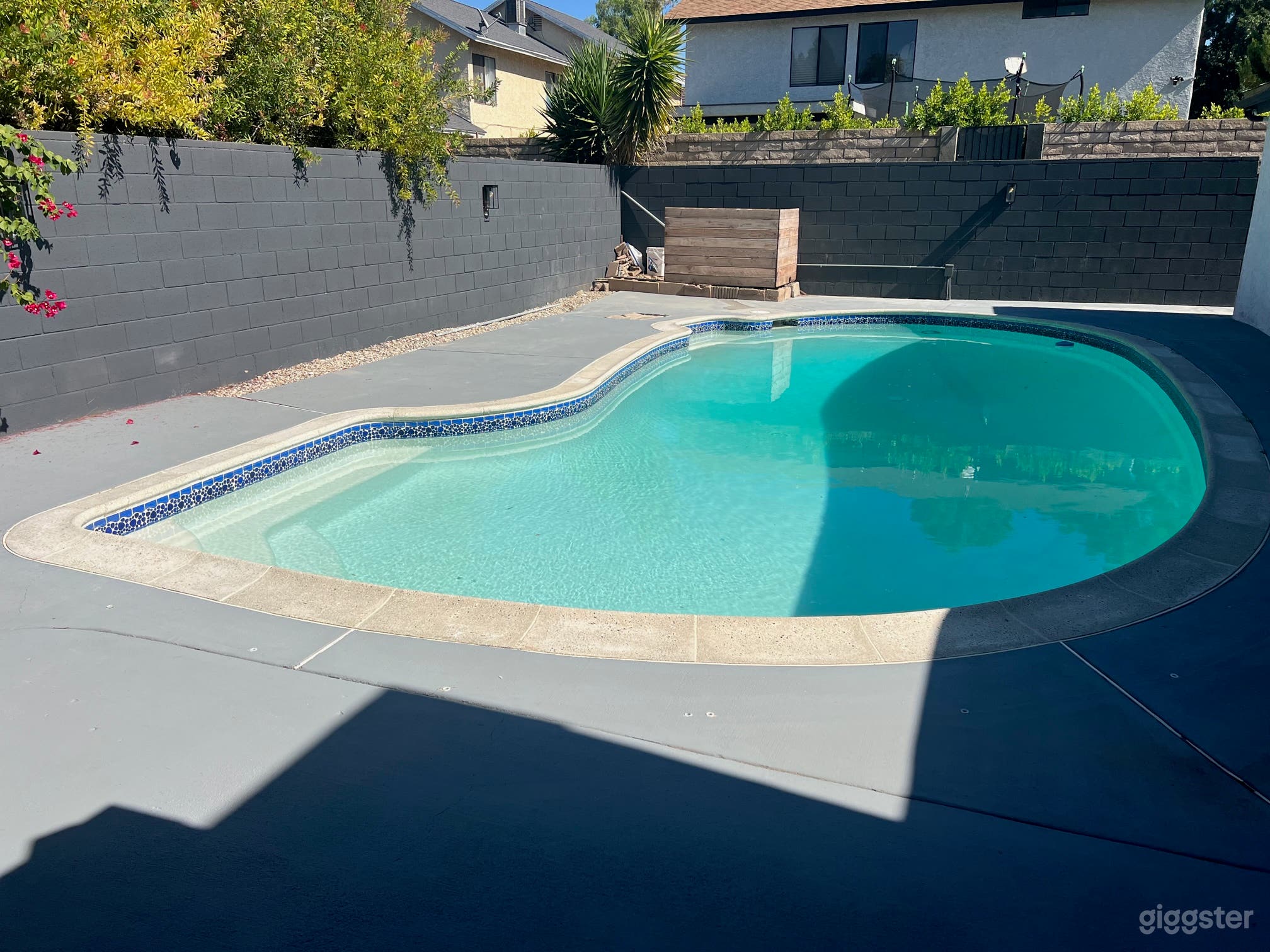 Kidney shaped pool - 3 - 8 feet