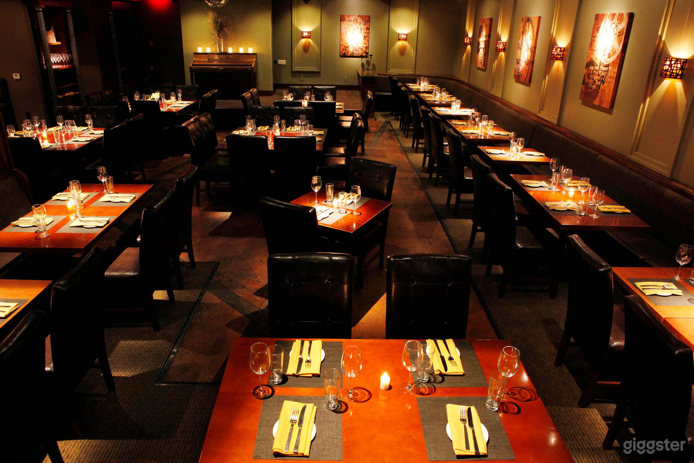 A Delightful venue for dinner with front patio Photo 1