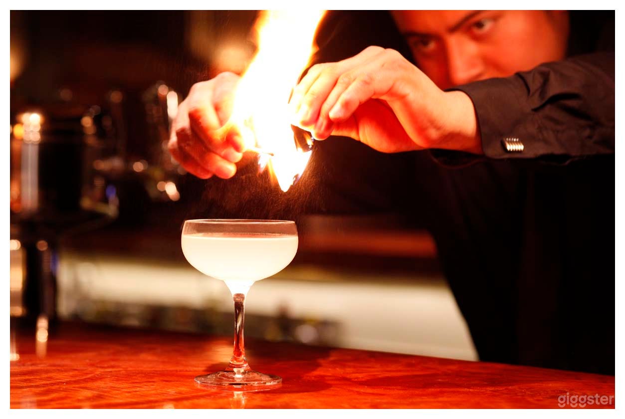 A Delightful venue for dinner with front patio Photo 4