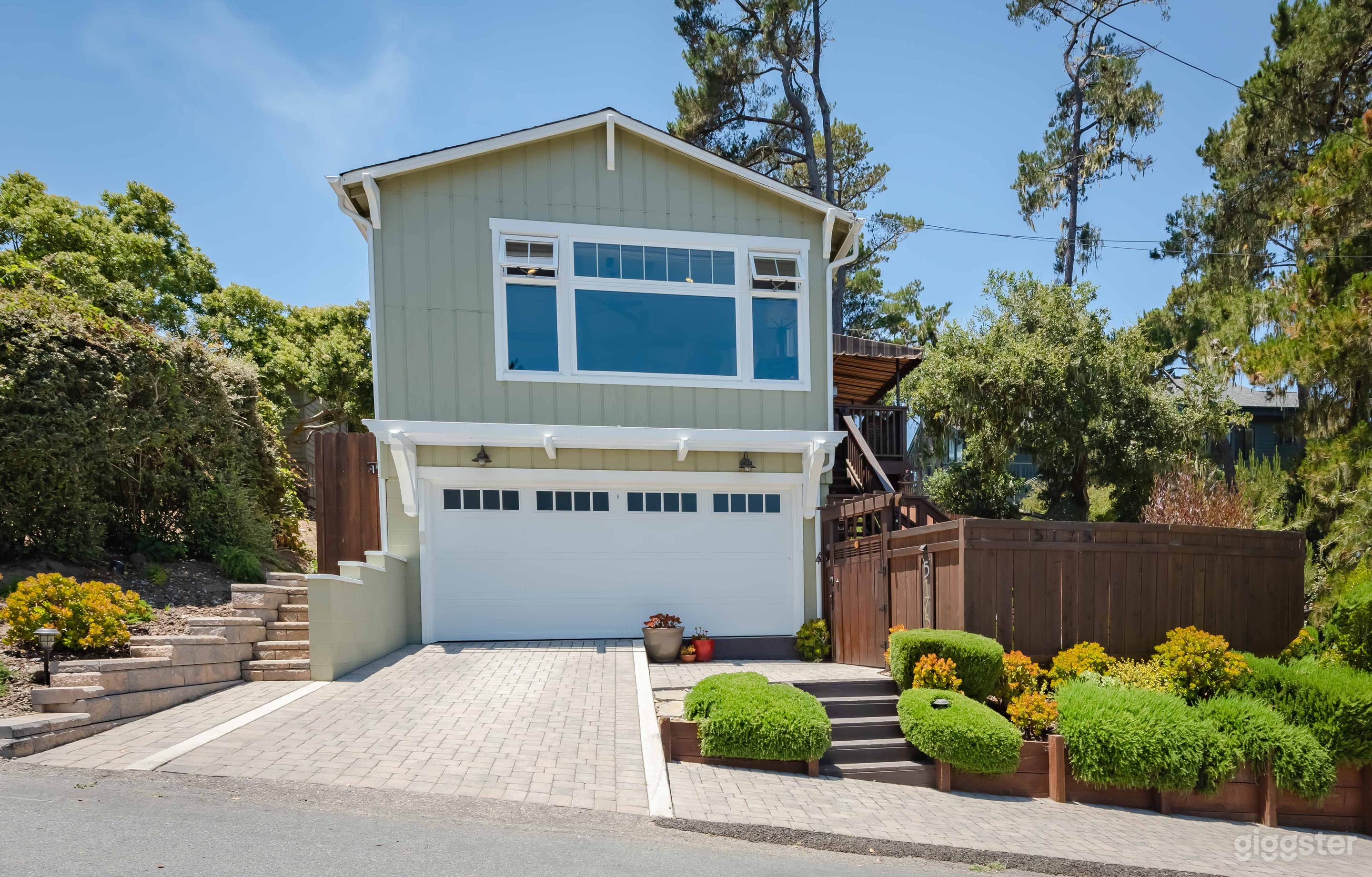 Moonglow Cottage Photo 1