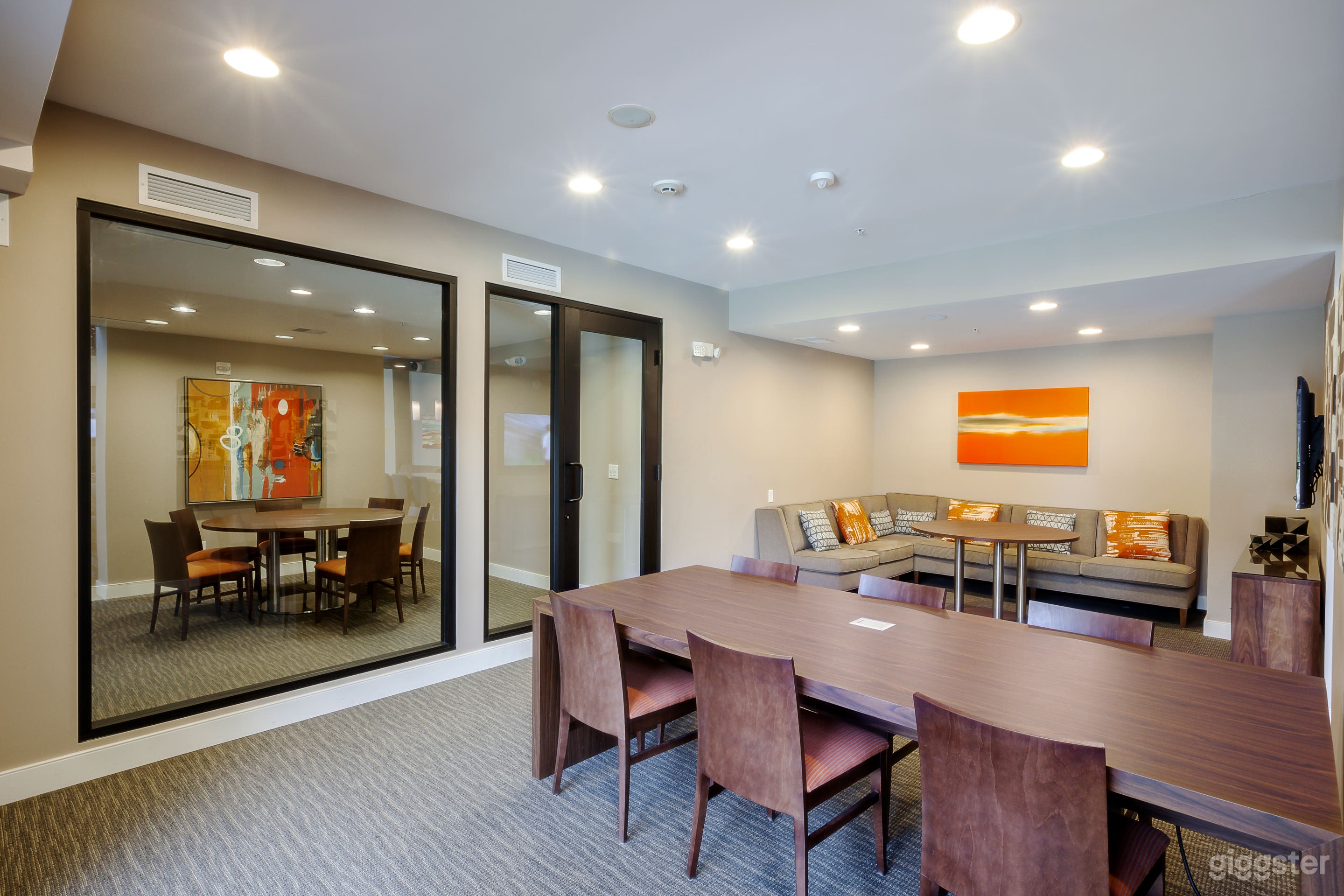 Spacious Clubhouse in the Heart of Downtown San Jose Photo 4