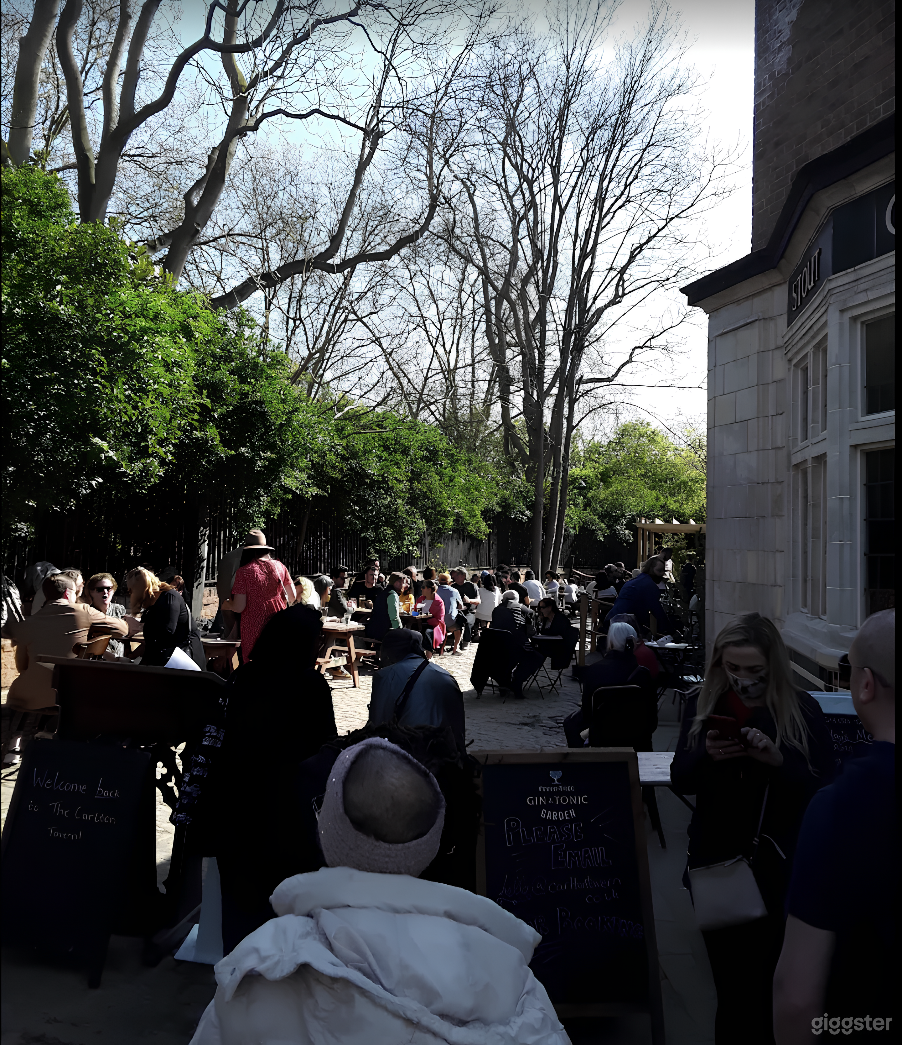 Spacious Outdoor Courtyard Photo 4