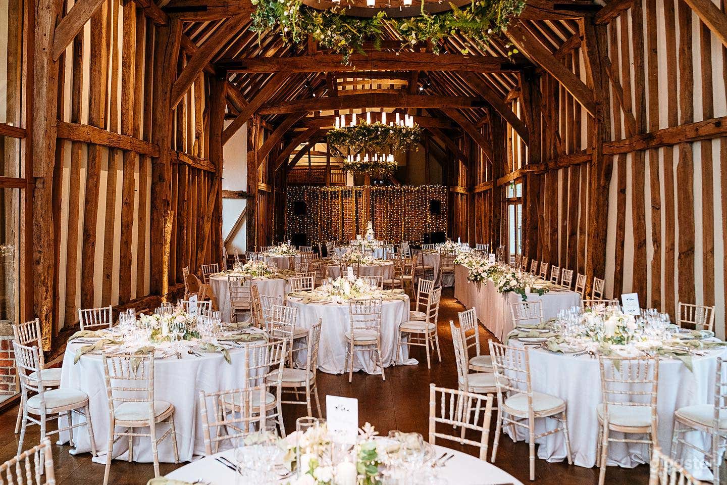 Elegant and Luxurious Traditionally Restored Tithe Barn Photo 4