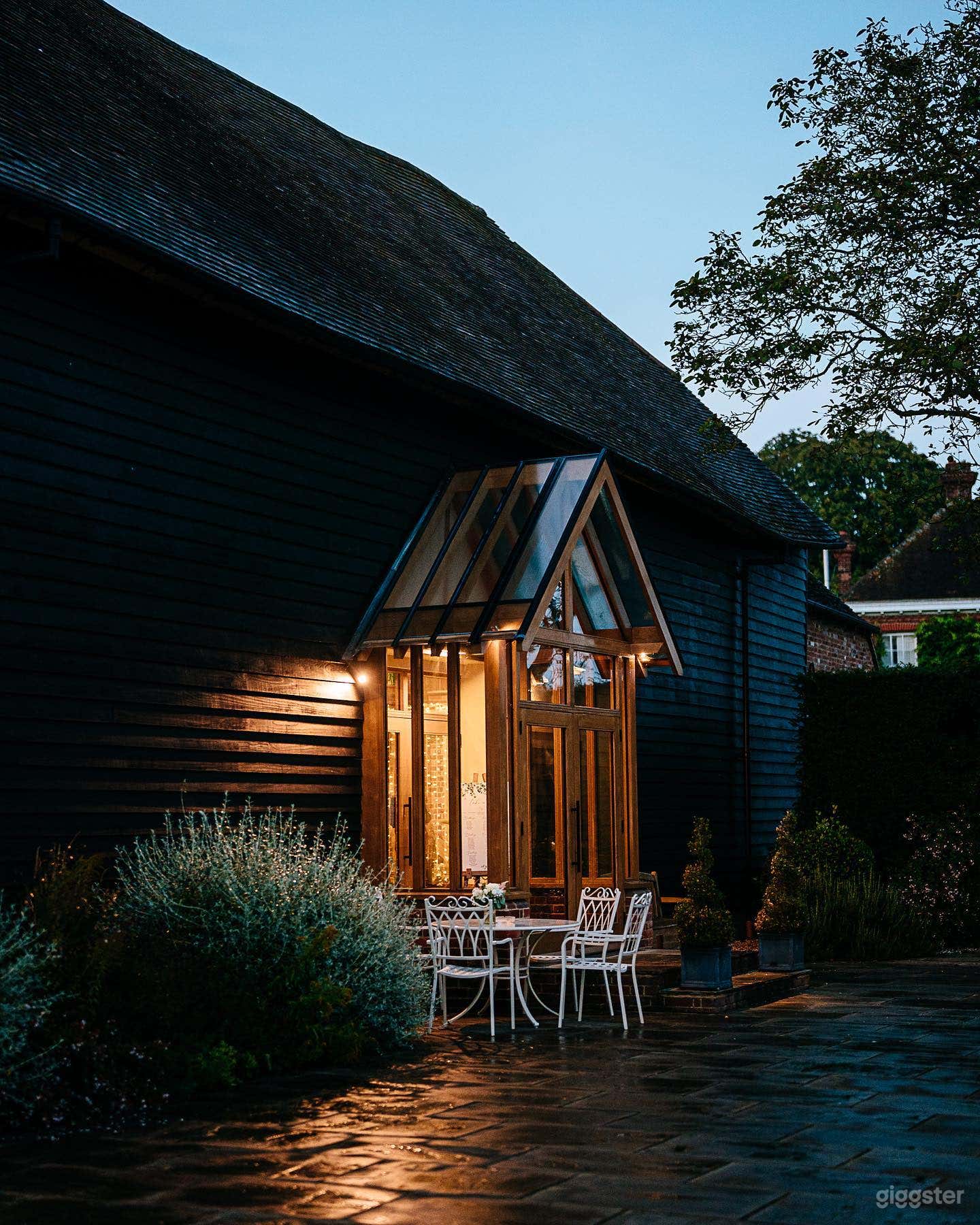 Elegant and Luxurious Traditionally Restored Tithe Barn Photo 3