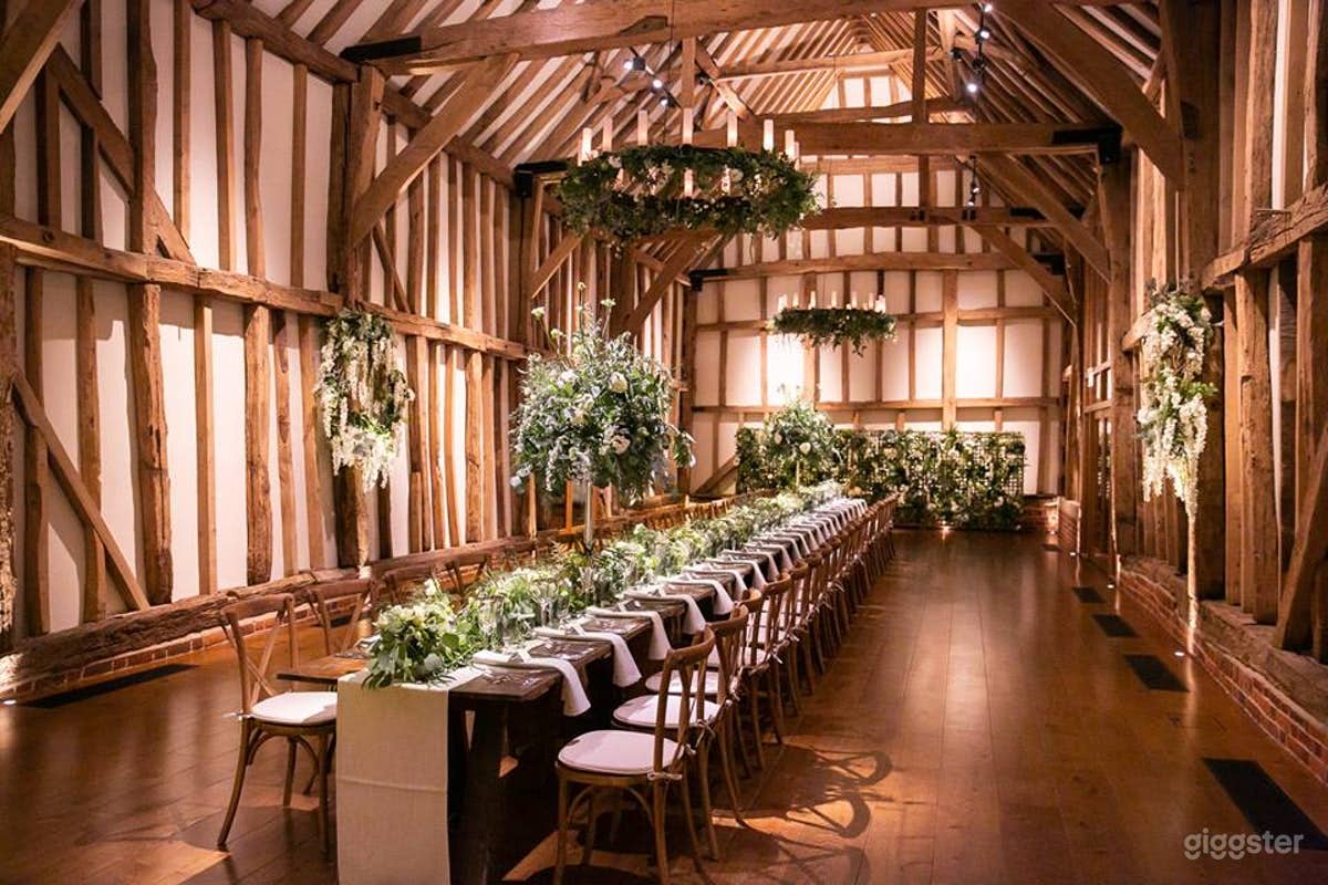 Elegant and Luxurious Traditionally Restored Tithe Barn Photo 1