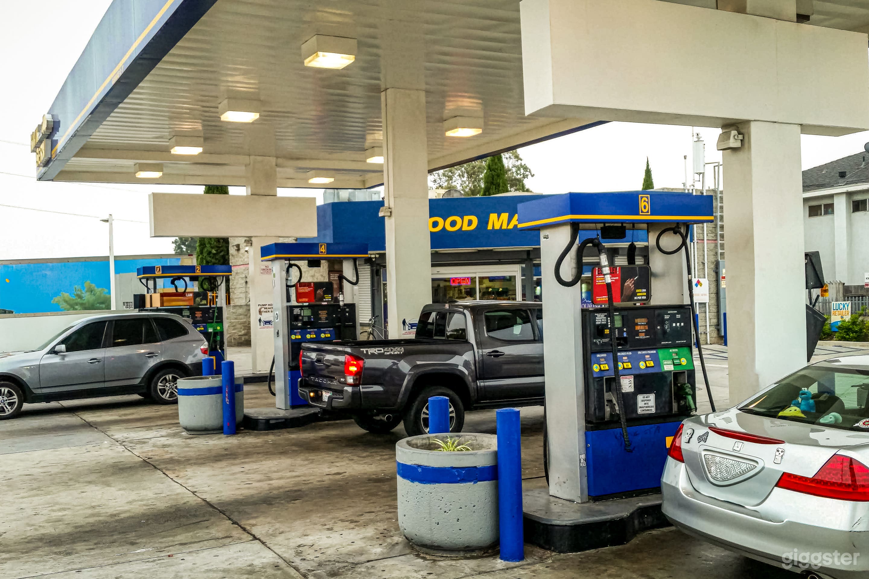 Vintage Blue Canopy Gas Station w/ Market, Wide Lot & Street Photo 3