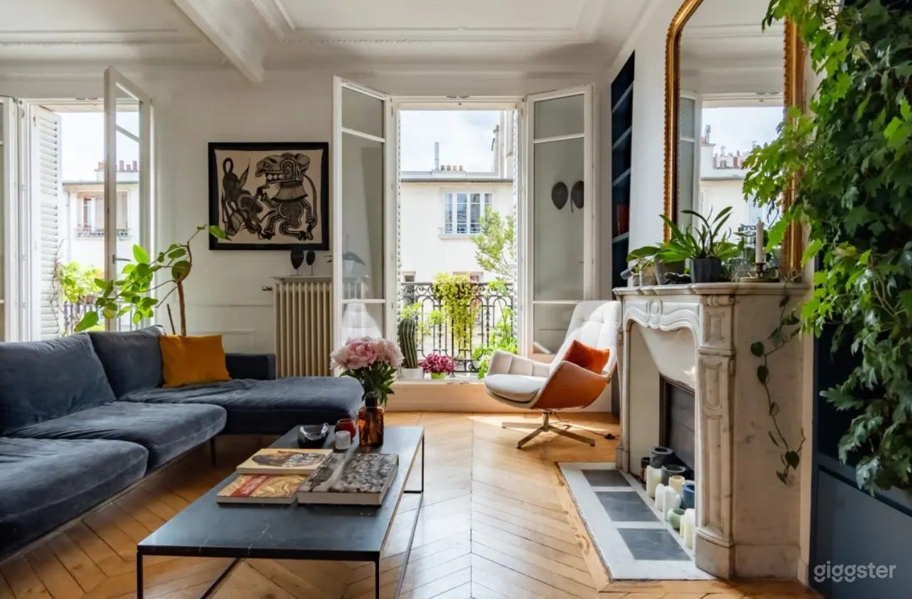 Photo de Appartement élégant à Paris avec vue emblématique sur la ville 4