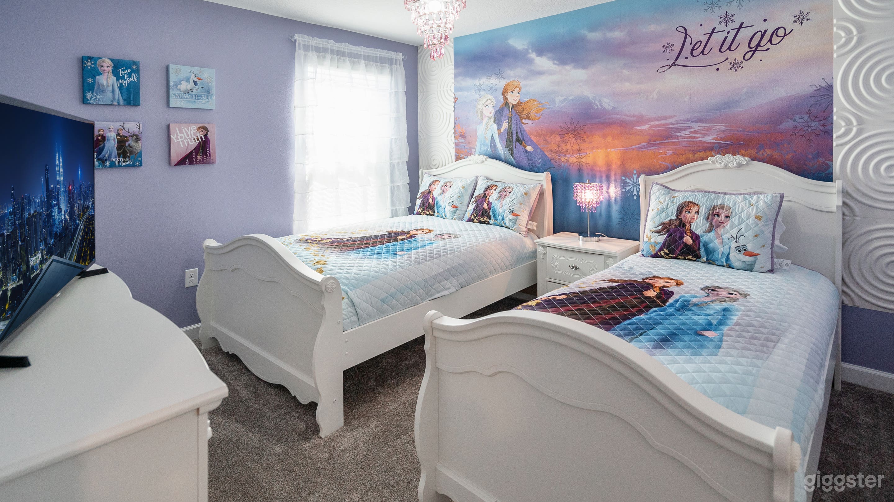 Frozen themed bedroom