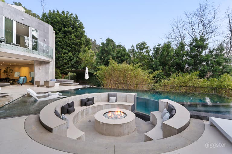  CHANTILY LACE: LUXE BEL AIR MANSION 