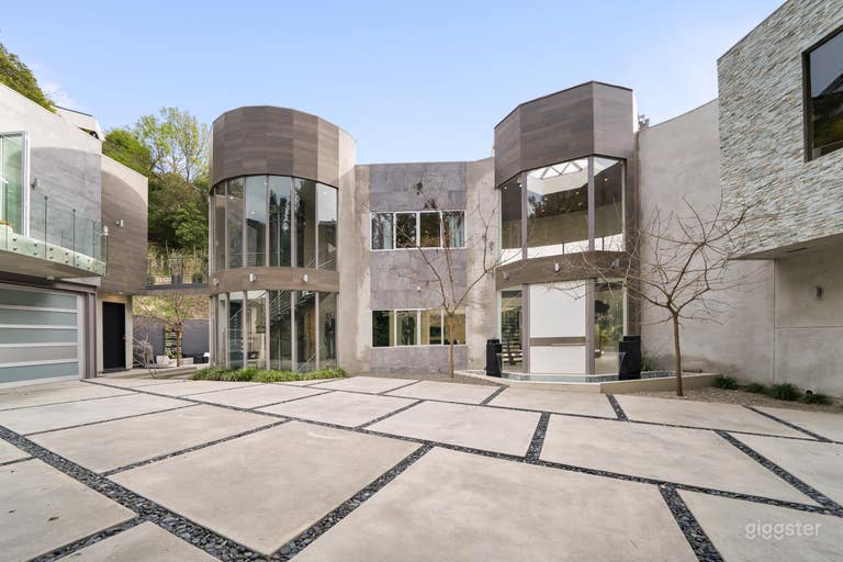  CHANTILY LACE: LUXE BEL AIR MANSION 