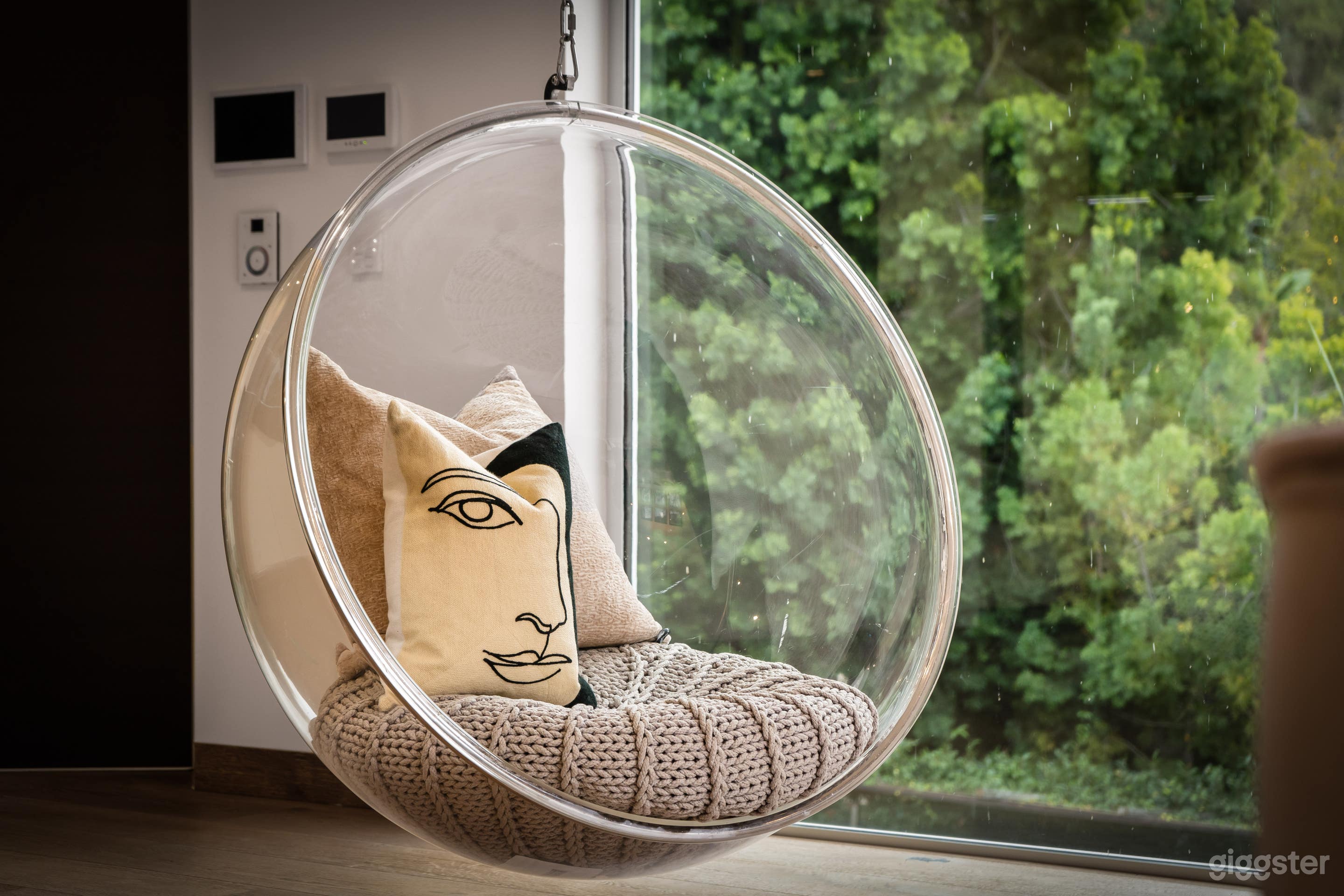 CHANTILY LACE: LUXE BEL AIR MANSION Photo 3