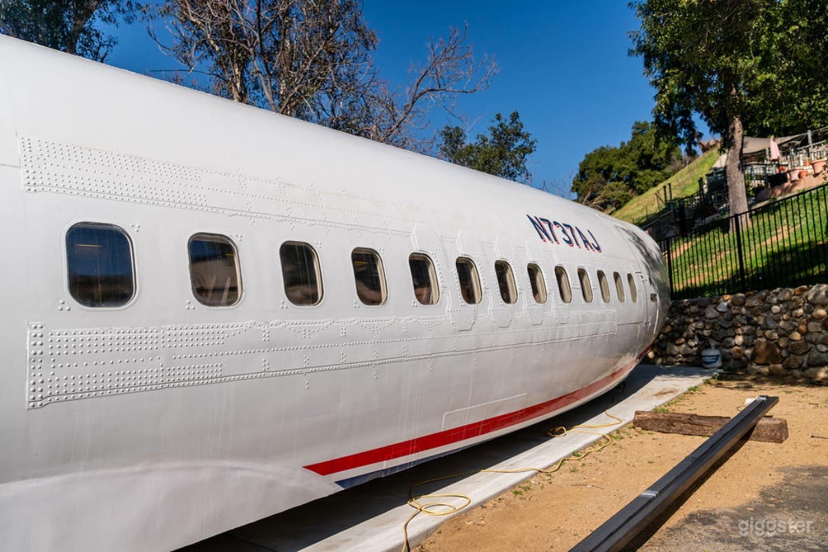 BOEING 737 MAIN CABIN AVAILABLE FOR PHOTO/VIDEO SHOOTS Photo 1
