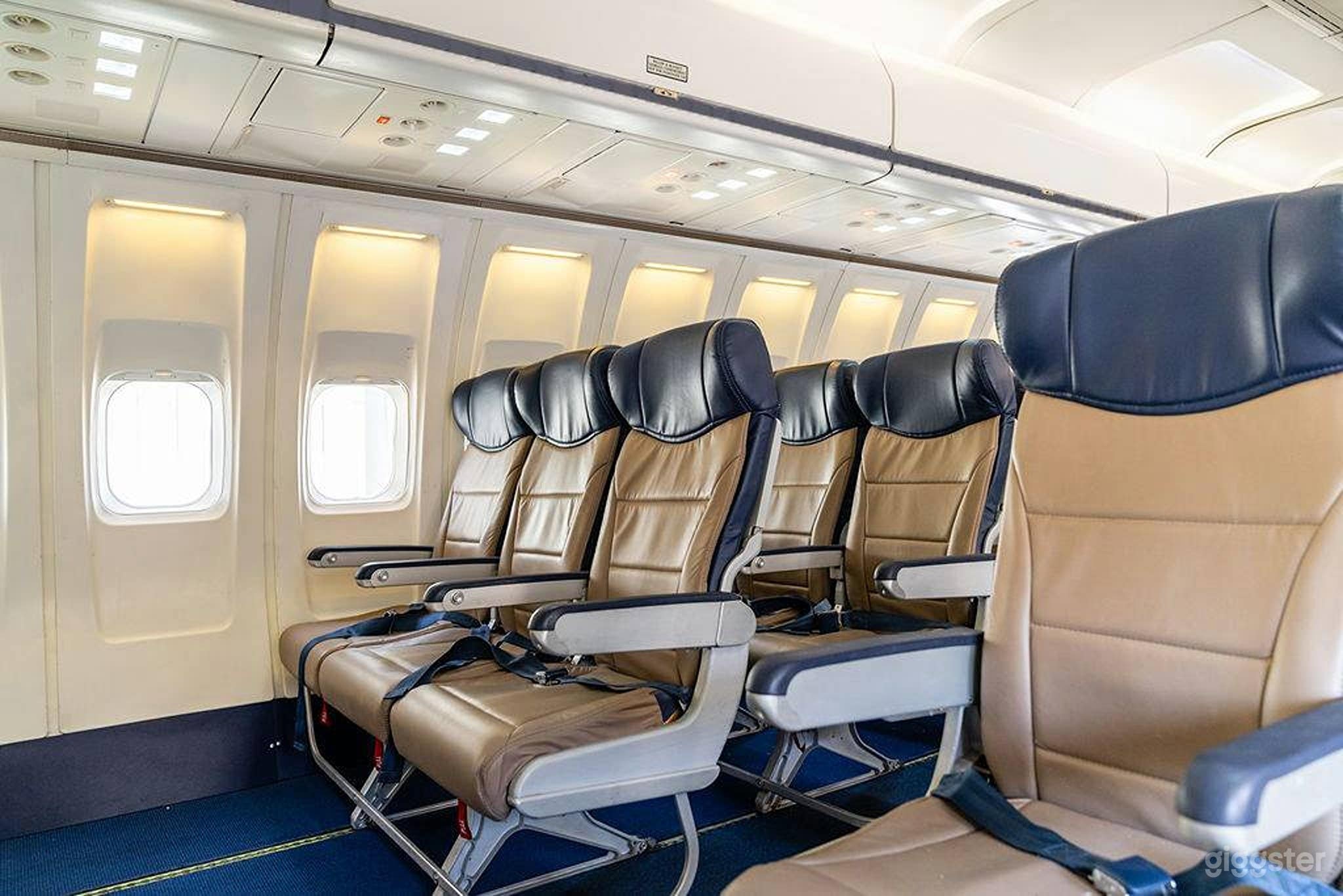 BOEING 737 MAIN CABIN AVAILABLE FOR PHOTO/VIDEO SHOOTS Photo 3