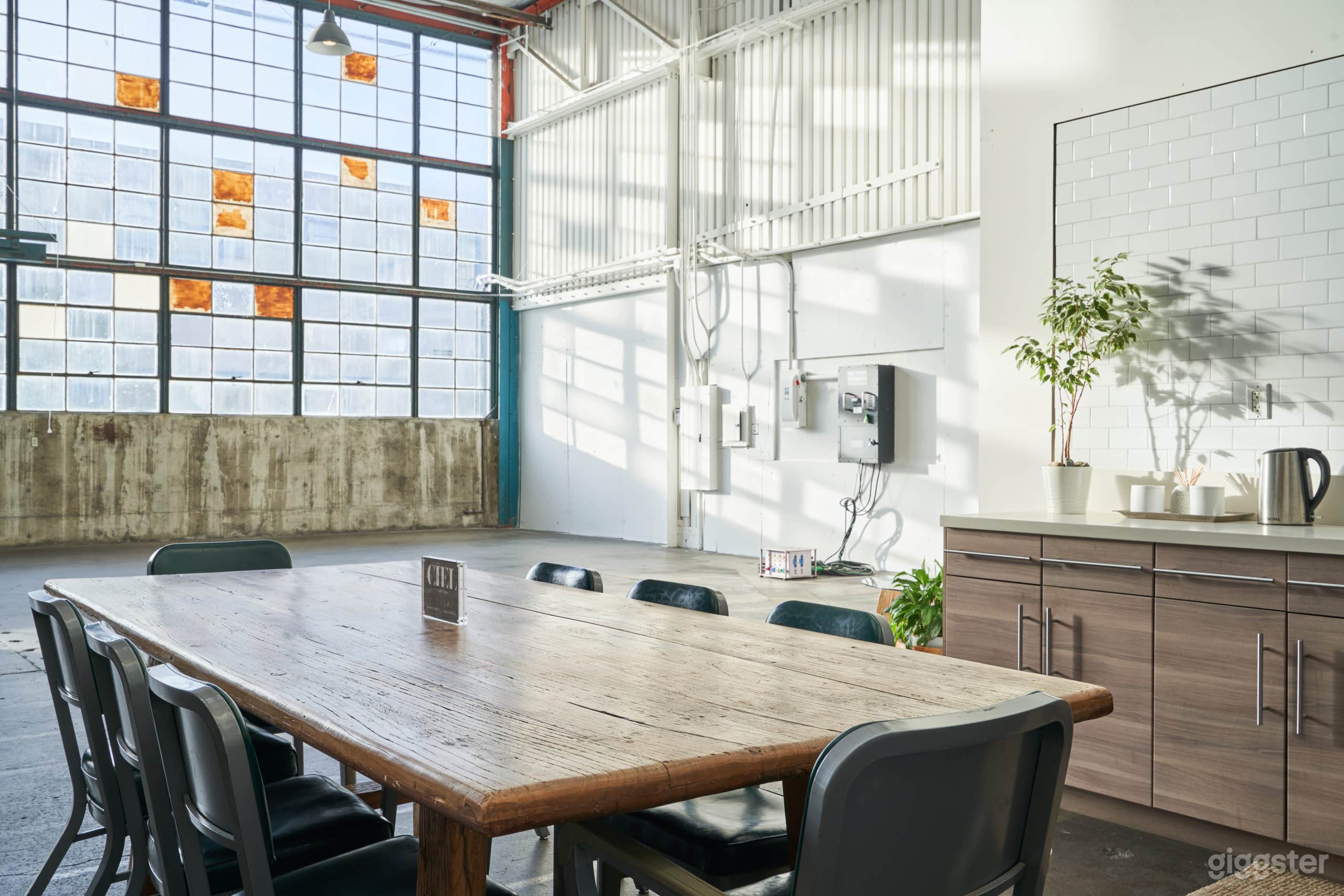 Studio 8 - 2,000-square-foot natural light studio Berkeley  Photo 2