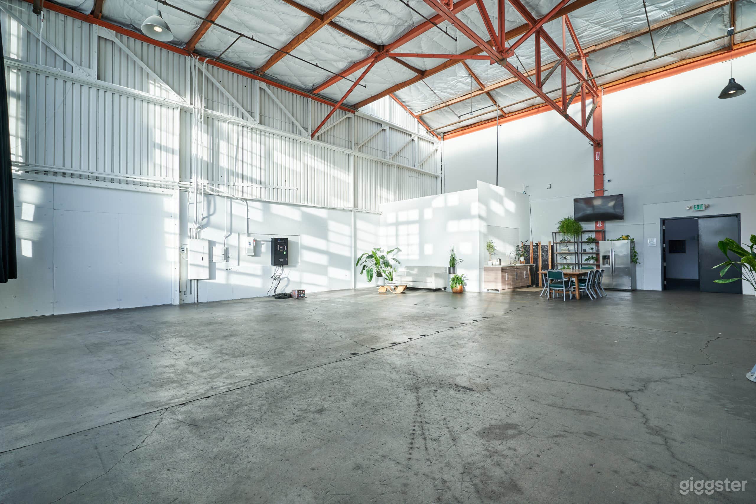 Studio 8 - 2,000-square-foot natural light studio Berkeley  Photo 3