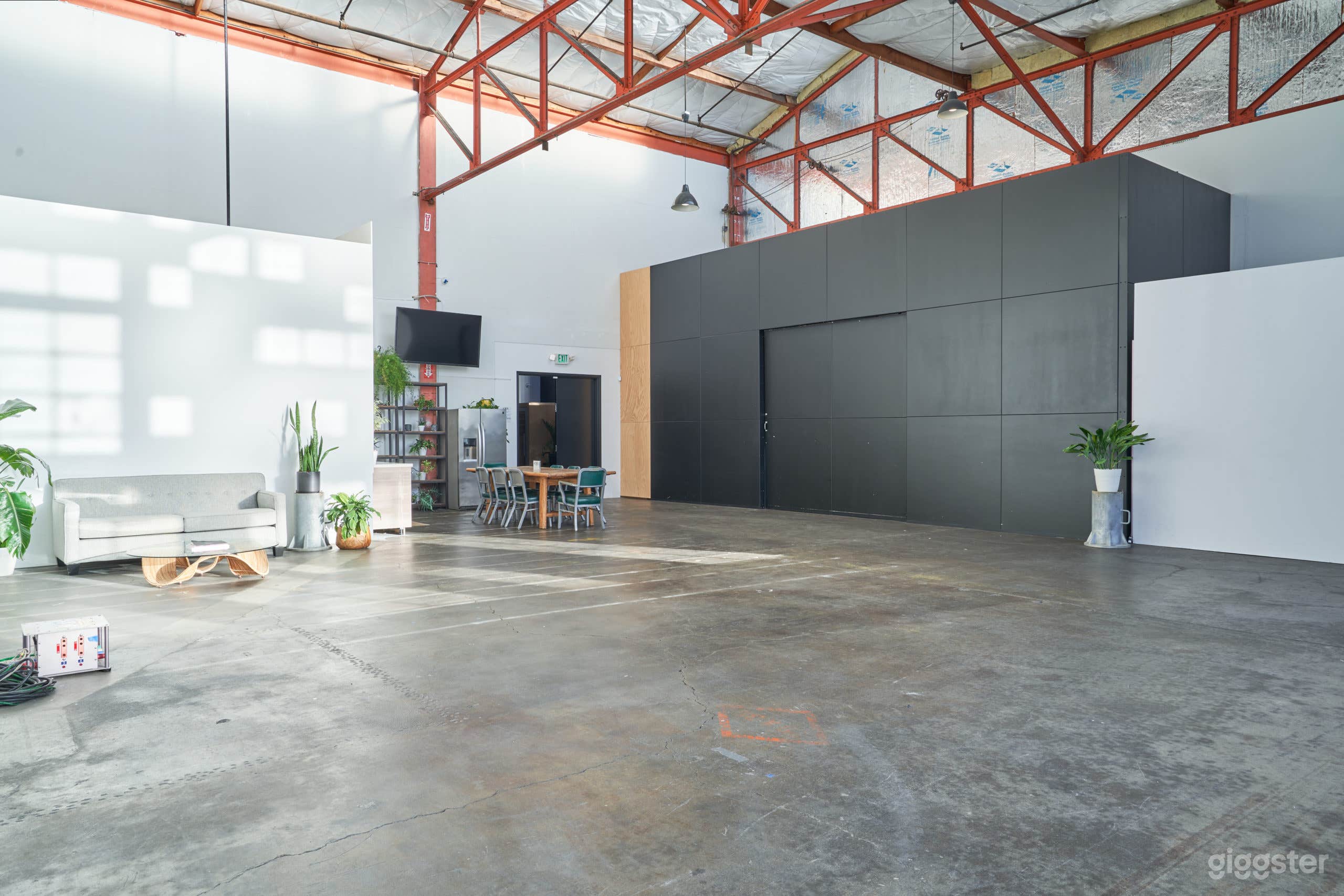 Studio 8 - 2,000-square-foot natural light studio Berkeley  Photo 4