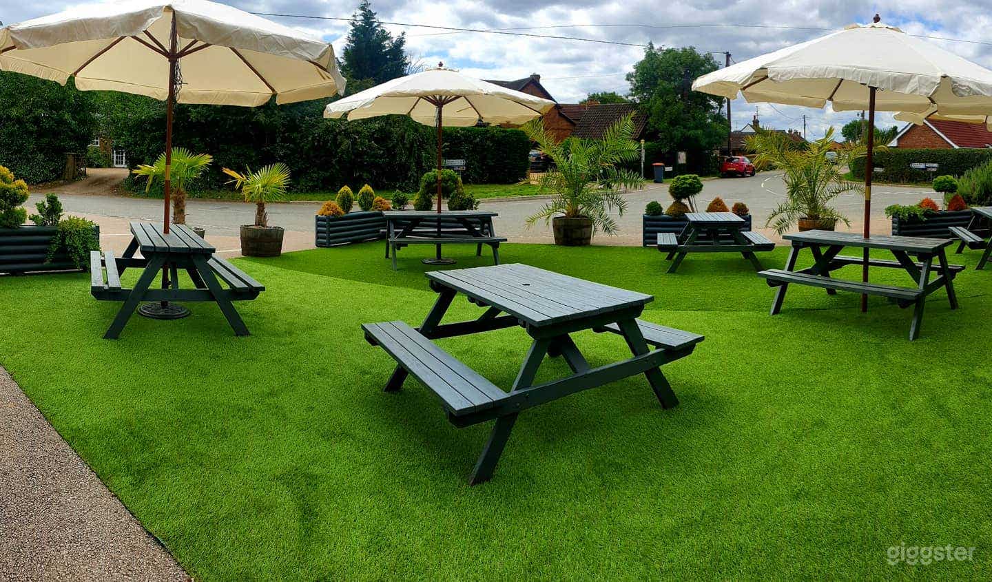 Bright and Cozy Outdoor Dining Photo 2