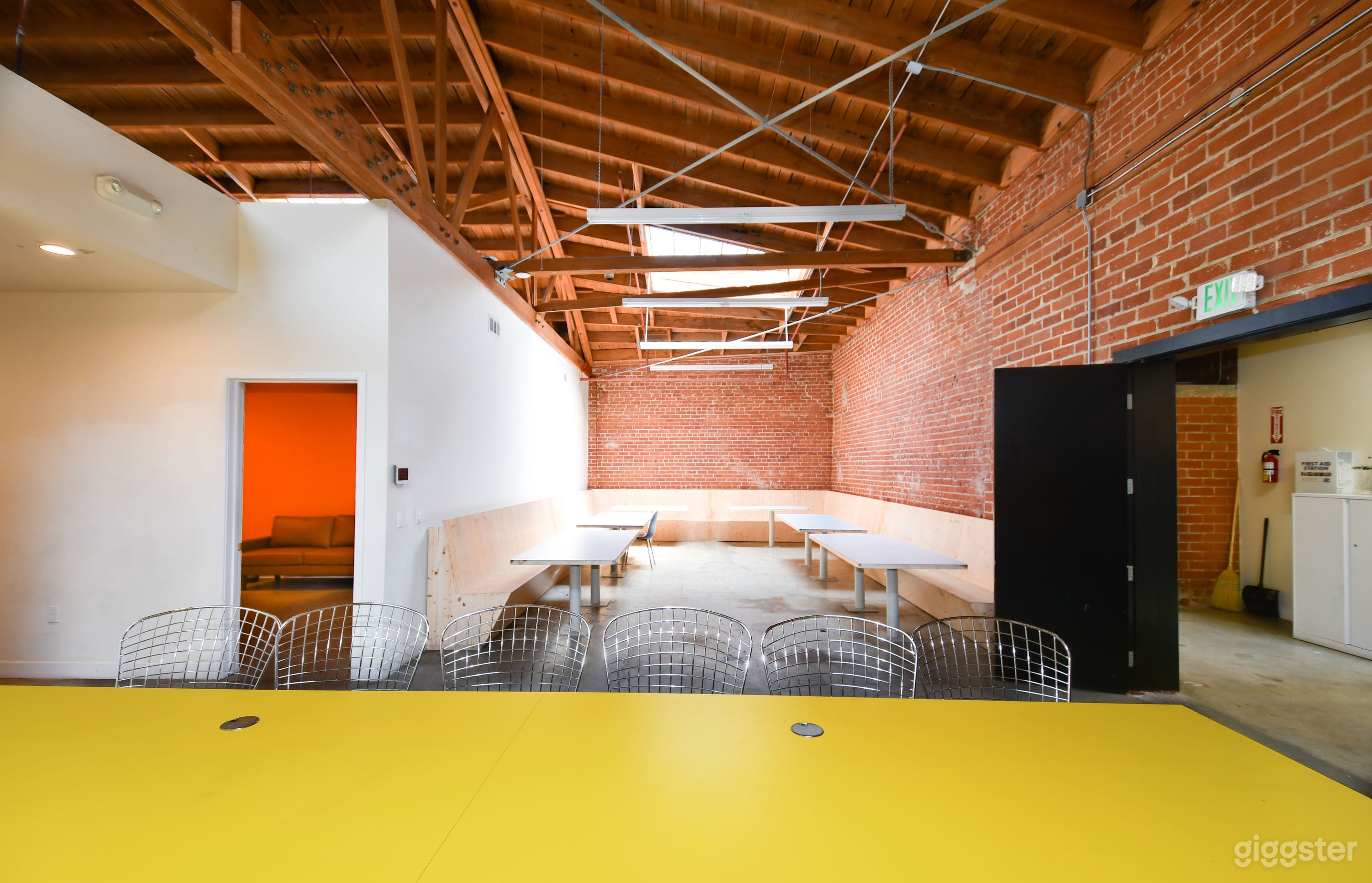 Production Studio(White Cyc)/Commercial Kitchen Photo 4