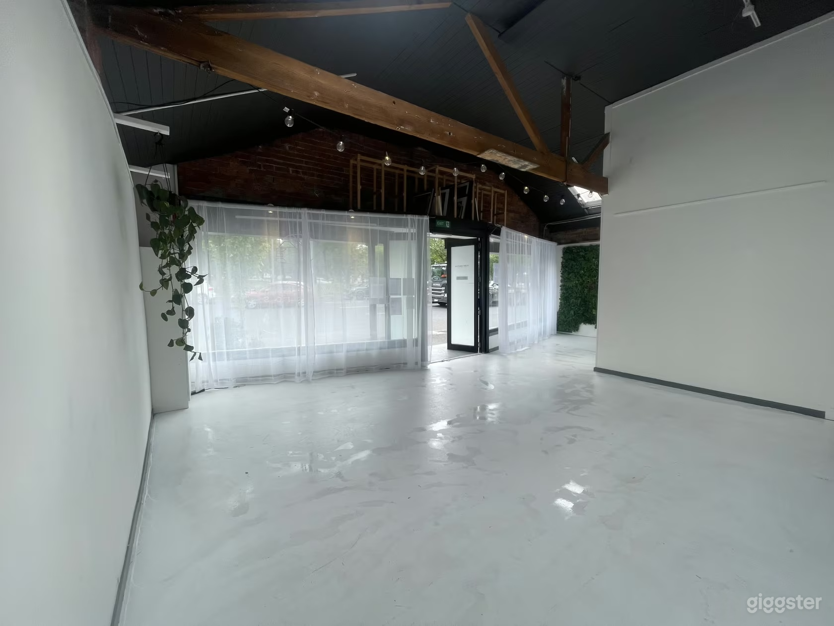 Event Space in a Gallery Photo 4