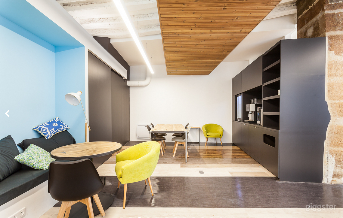 A Parisian Co-Working Space with Stone Walls Photo 3