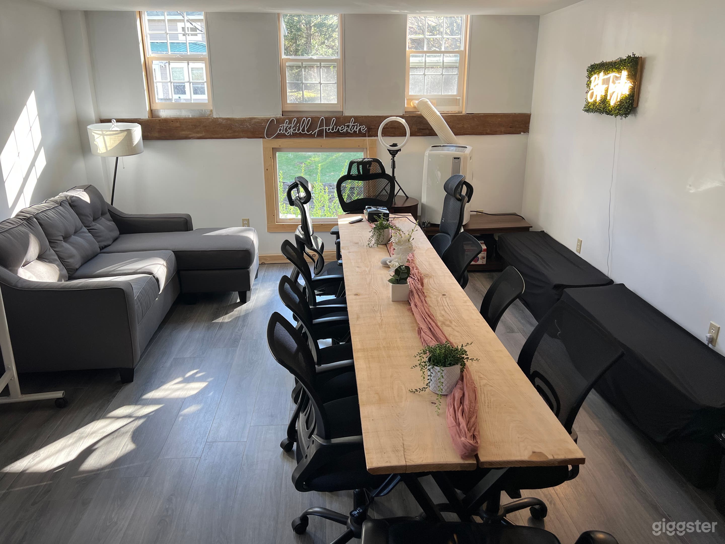 Conference room for business meetings/innovation sessions with full audio/visual support