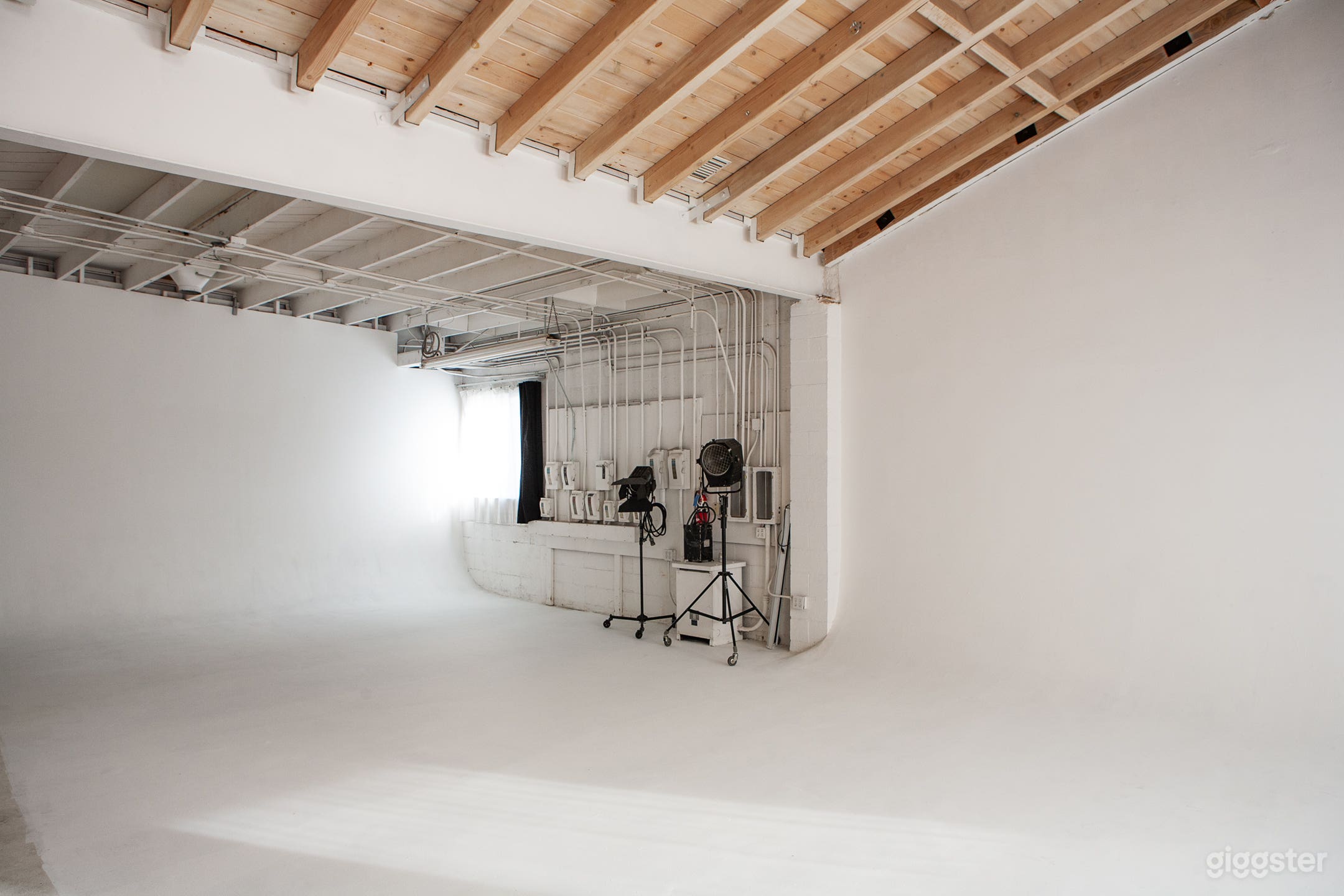 Spacious Photography Studio For Rent in El Segundo Photo 1