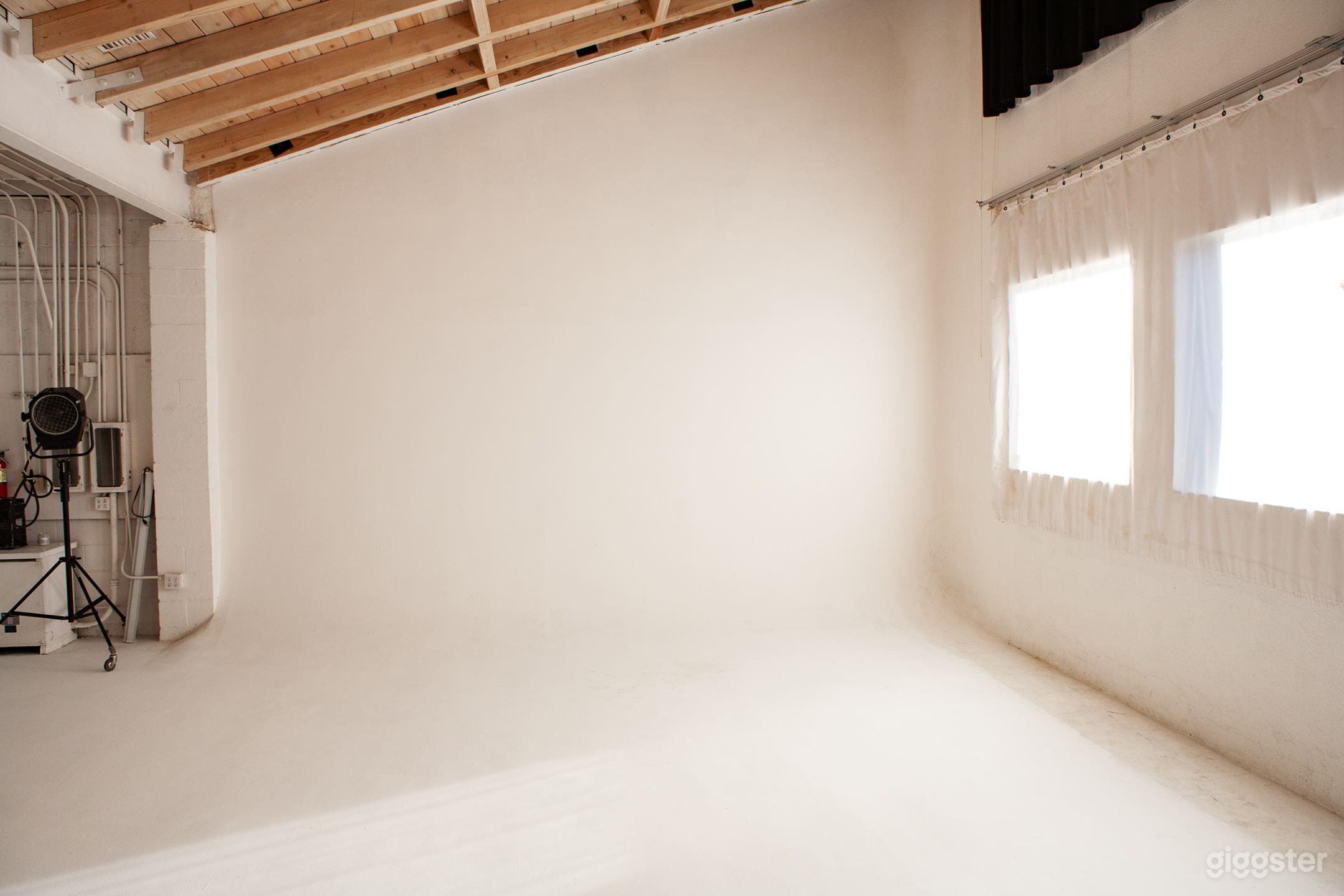 Spacious Photography Studio For Rent in El Segundo Photo 2