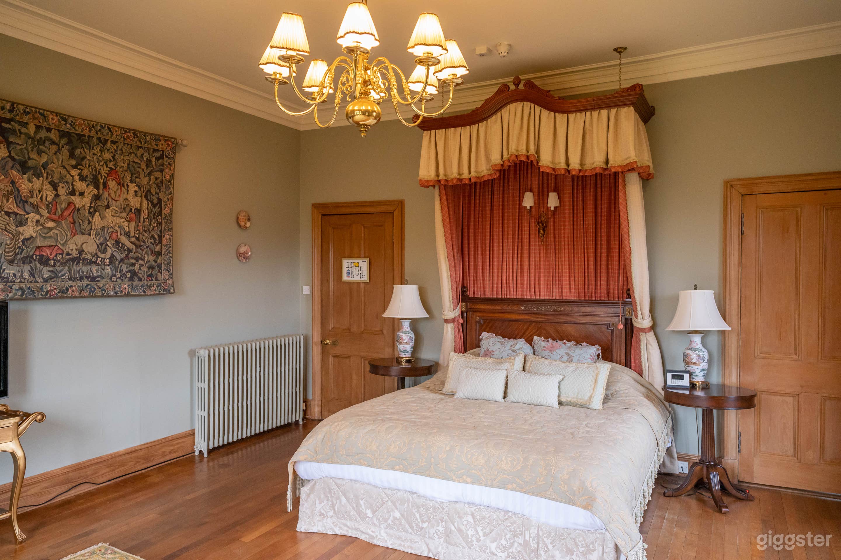 Royal Eden Suite in a Mansion Photo 3