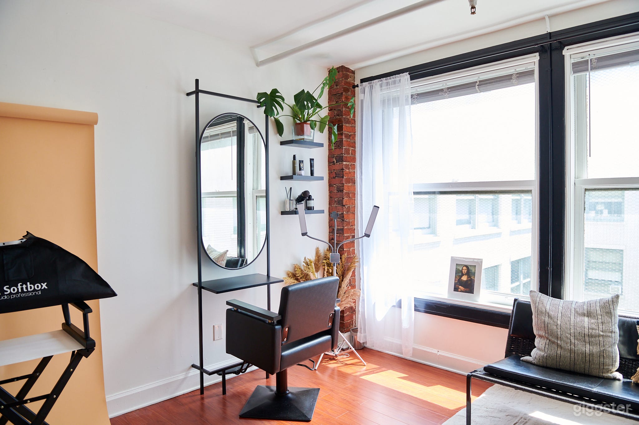 Discover Beauty Boss Studio, the leading destination for all your beauty and production needs. Our expert team of professionals specializes in delivering exceptional results that exceed expectations. From makeup and hairstyling to set design and on-set man