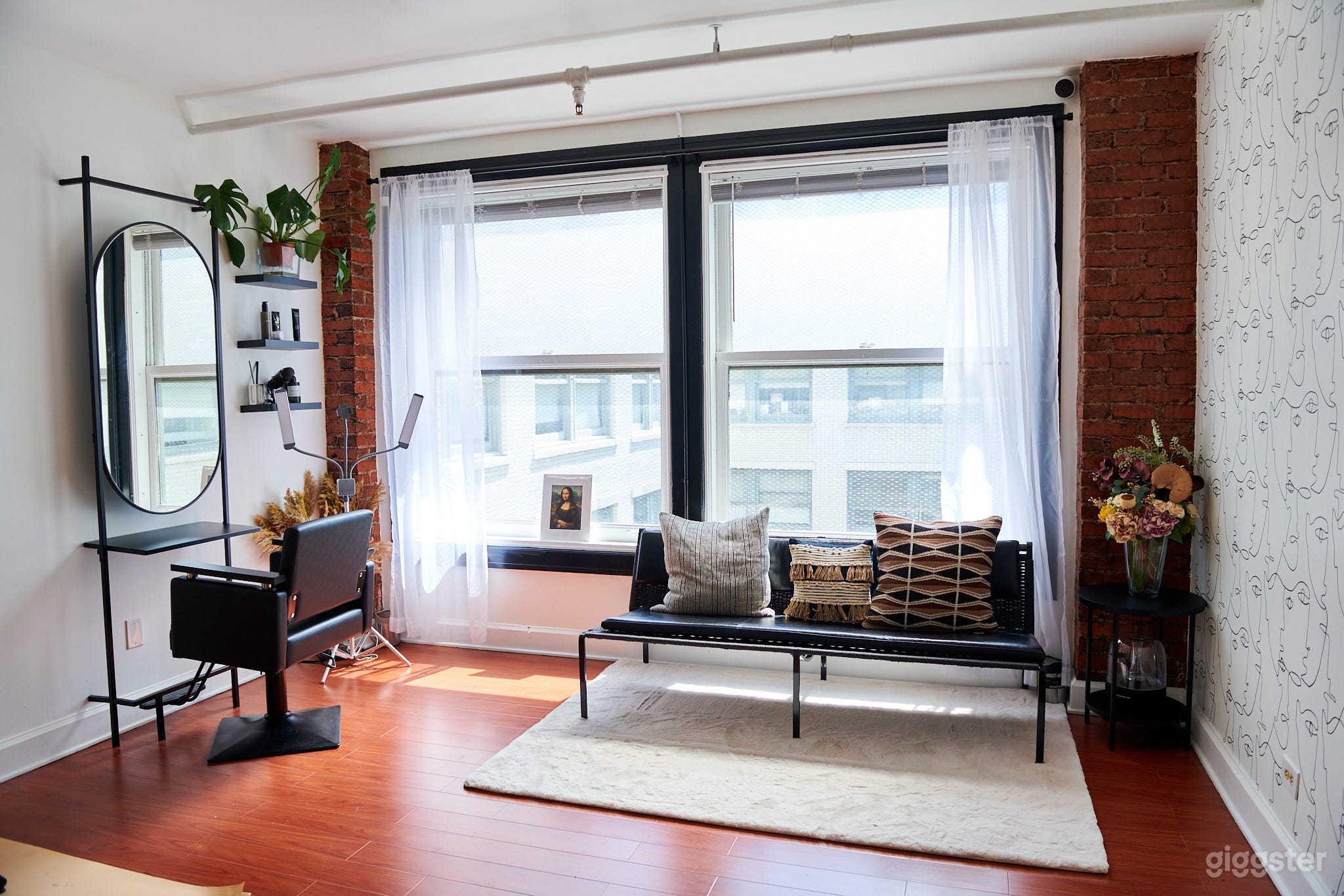 Experience the perfect fusion of creativity and beauty at Beauty Boss Studio. Our talented team of makeup artists, hairstylists, and fashion stylists are dedicated to helping you achieve your desired look. With a focus on the latest trends and techniques, 