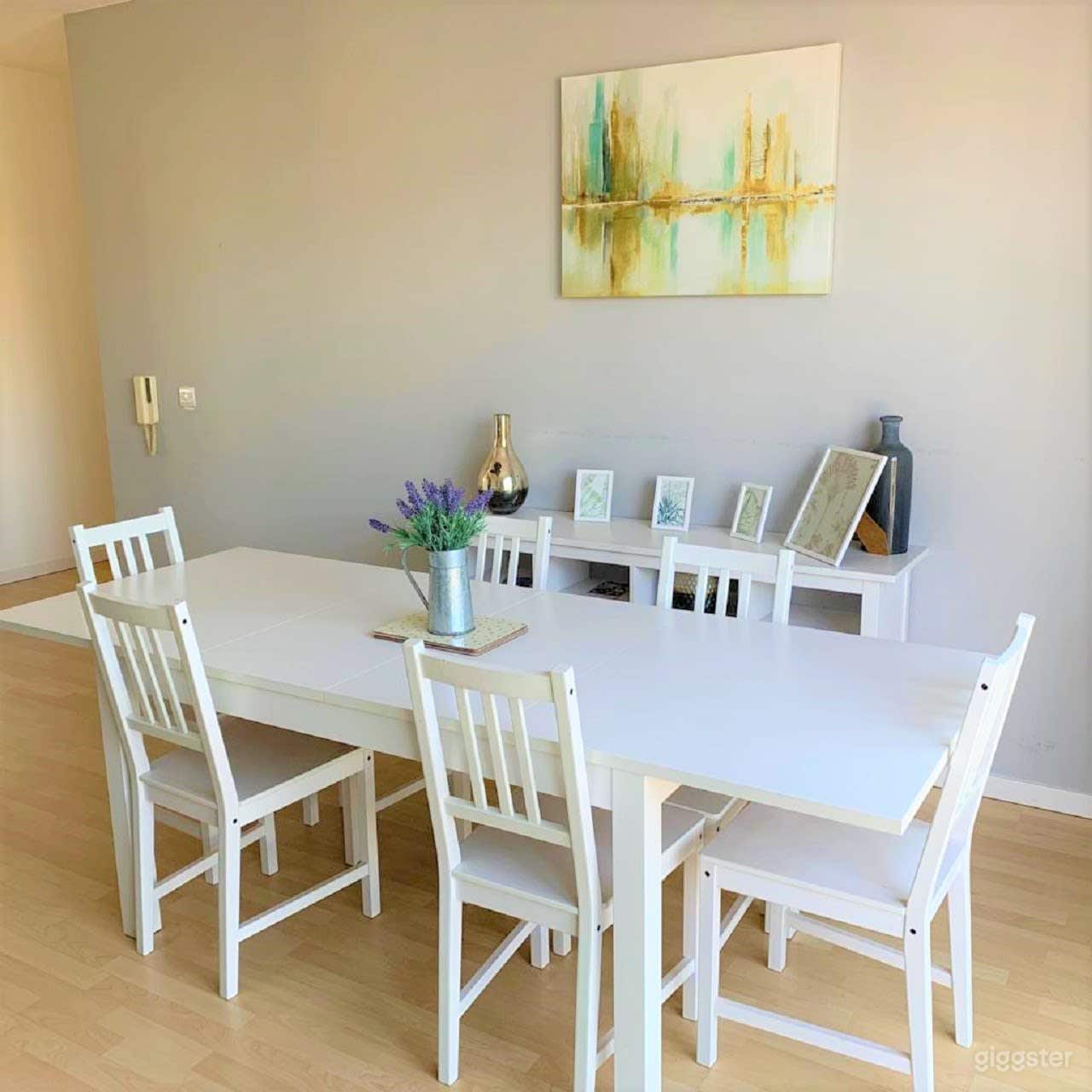 Chic Balcony Apartment in Liverpool  Photo 2