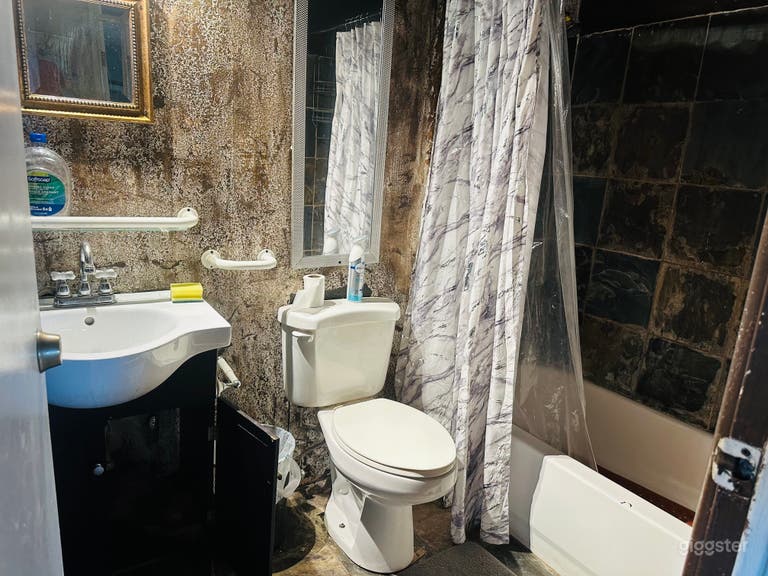  Unique, Cozy and Vibrant Colorful Farm House 6 min to Strip 