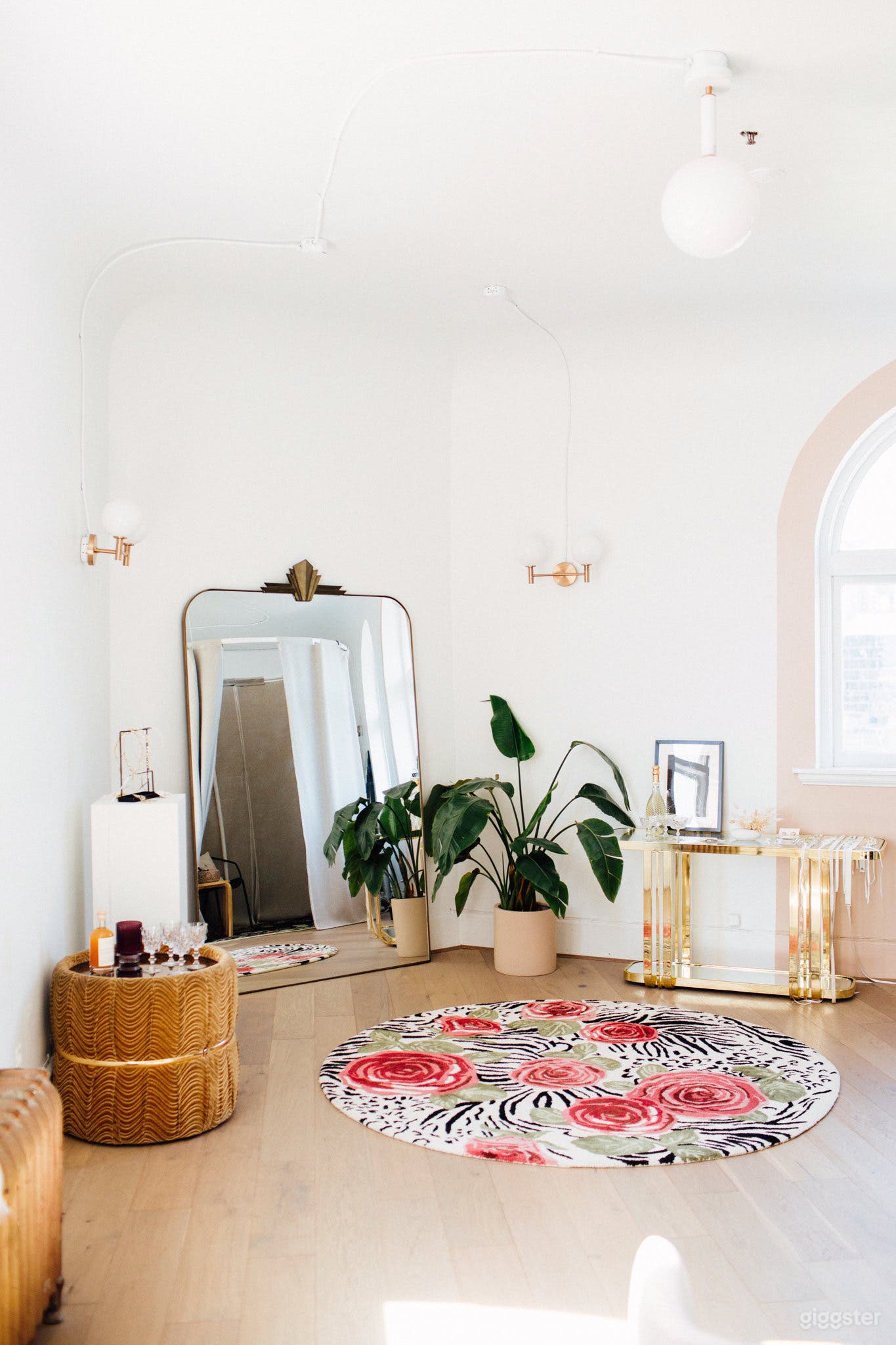 Charming Gastown Penthouse Perfect for Pop ups Photo 1