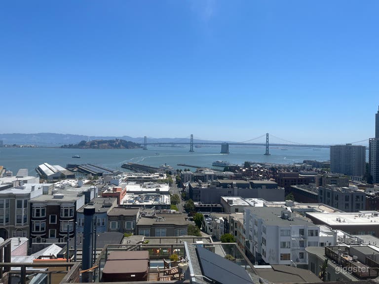  Stunning House w/ Roof Deck facing City & Bay View 