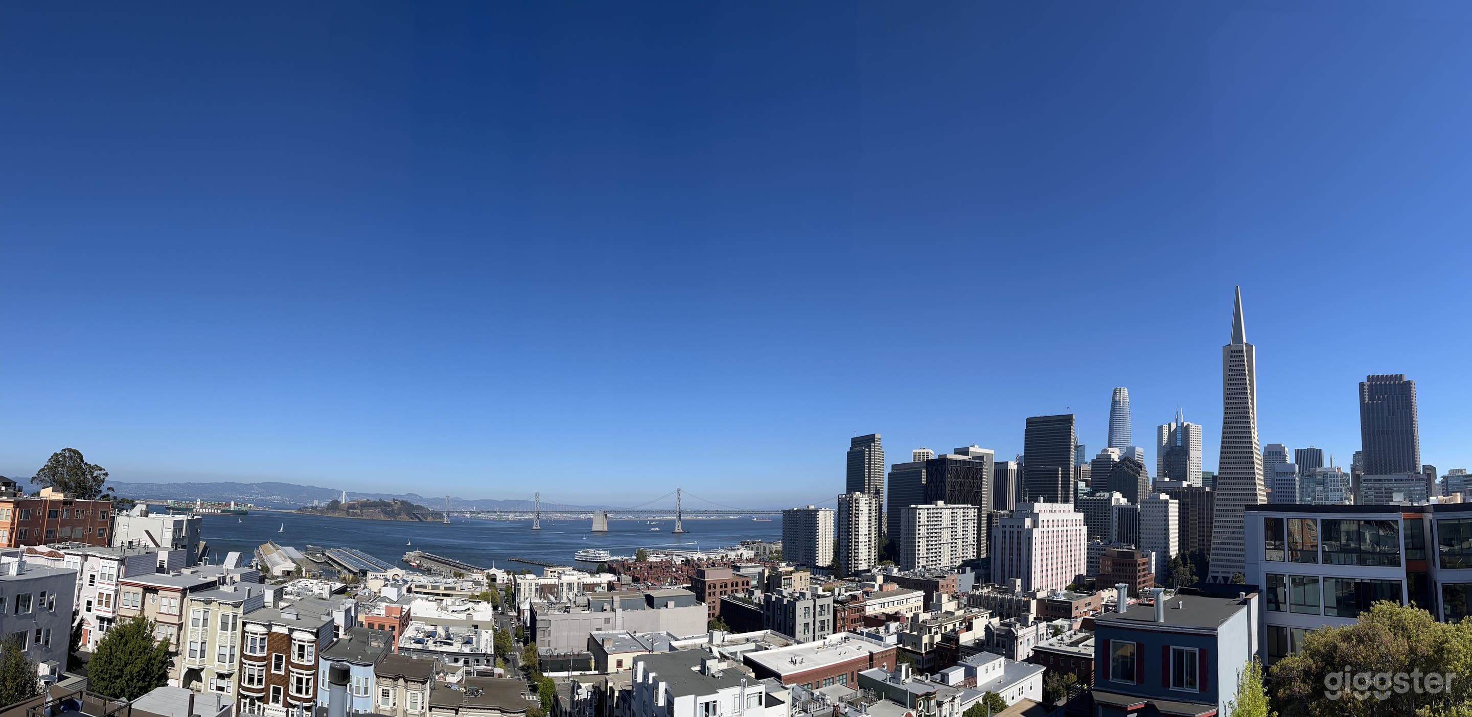 Stunning House w/ Roof Deck facing City &amp; Bay View Photo 1