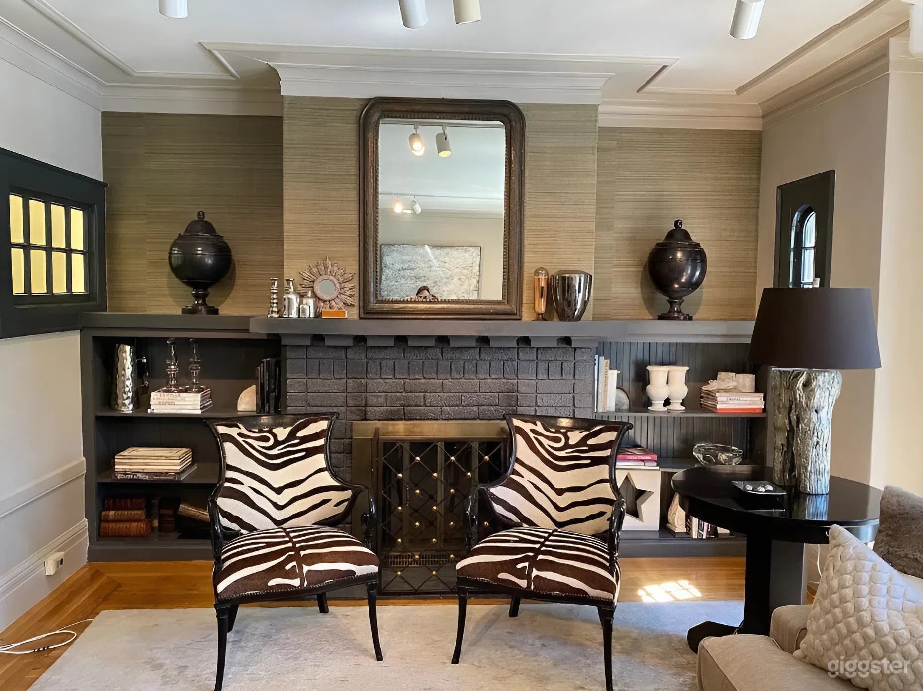 Designer Flat with Heated Floors & Private Backyard Photo 3