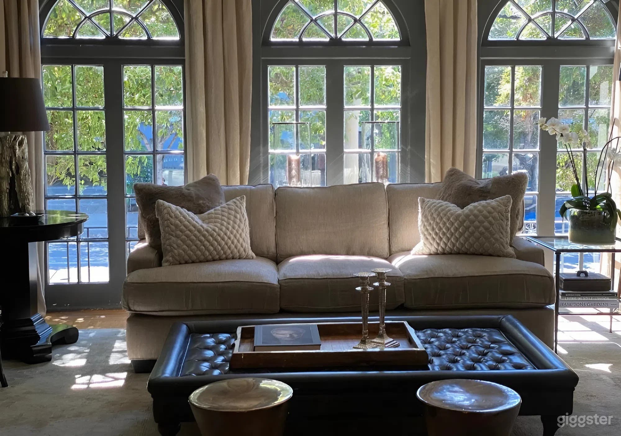 Designer Flat with Heated Floors & Private Backyard Photo 2