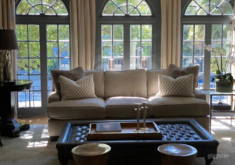  Designer Flat with Heated Floors & Private Backyard 