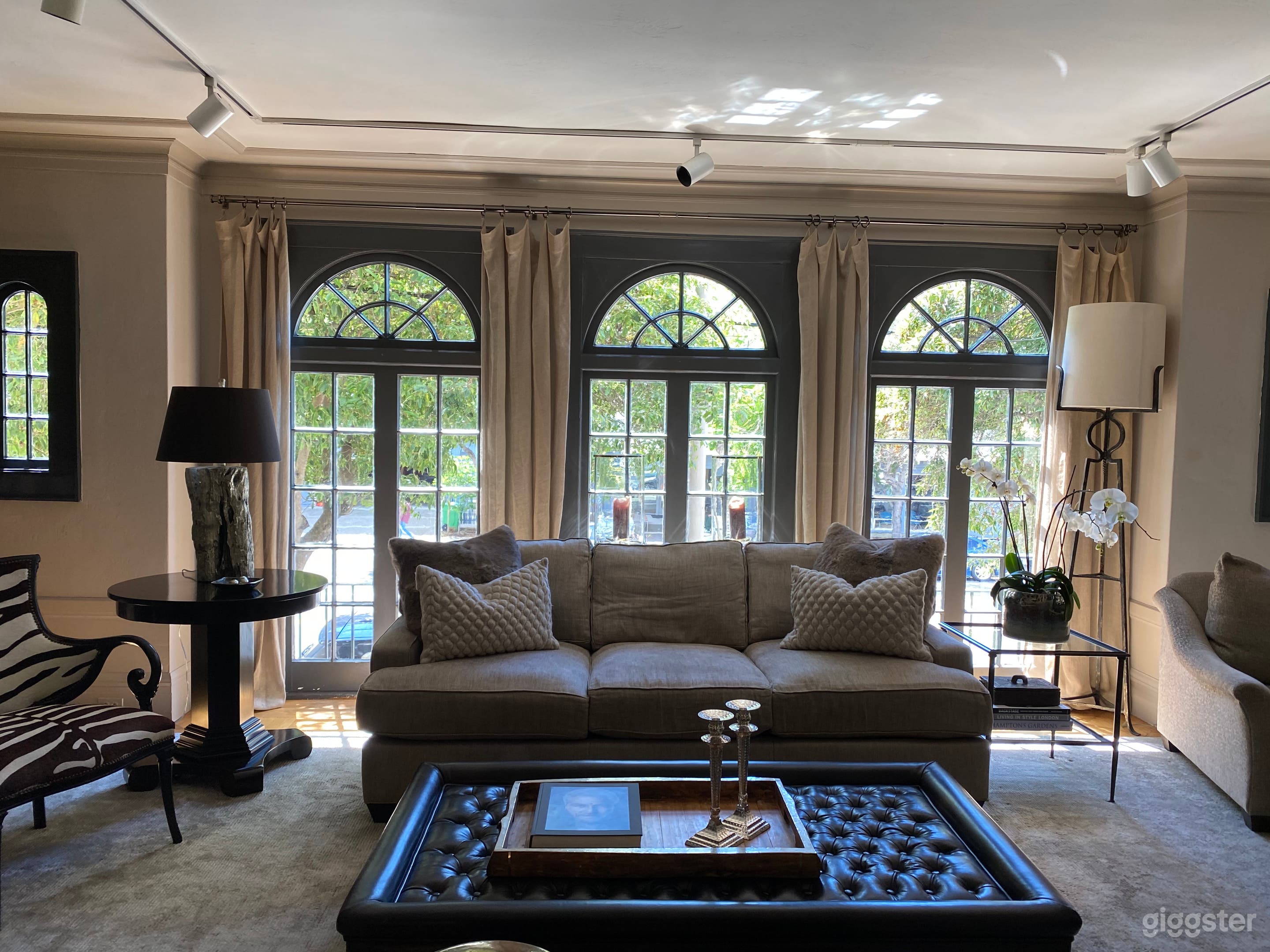 Designer Flat with Heated Floors & Private Backyard Photo 4