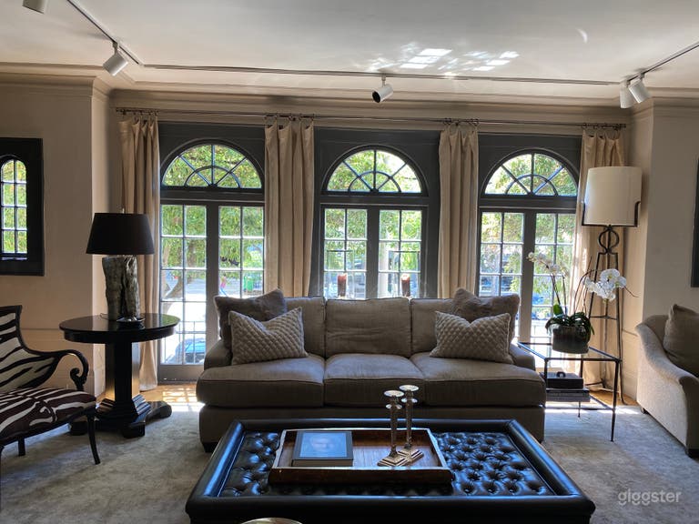  Designer Flat with Heated Floors & Private Backyard 