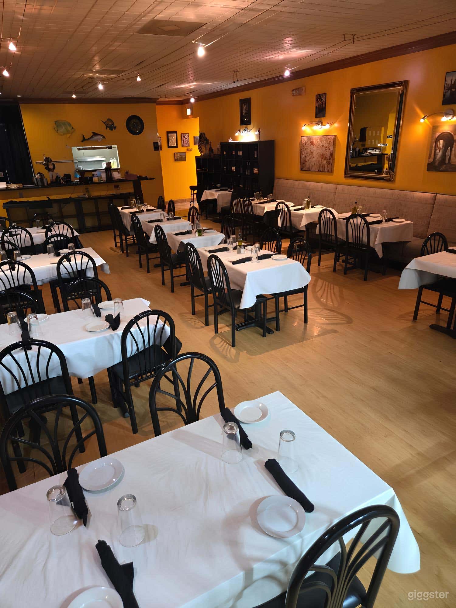 Vibrant Dining Area & Bar Photo 4