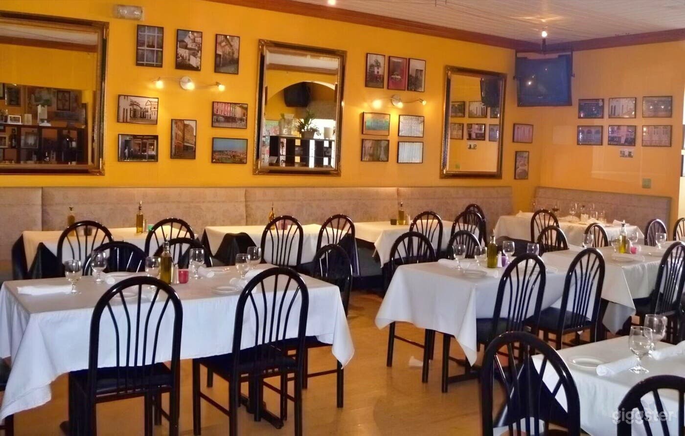 Vibrant Dining Area & Bar Photo 2