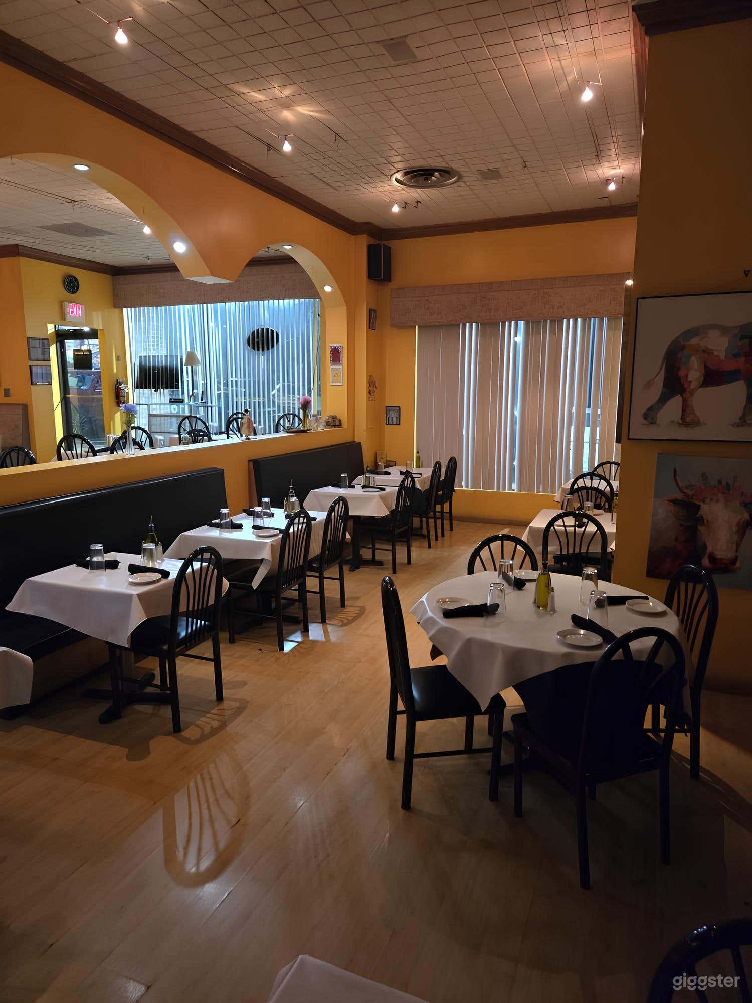 Vibrant Dining Area & Bar Photo 3